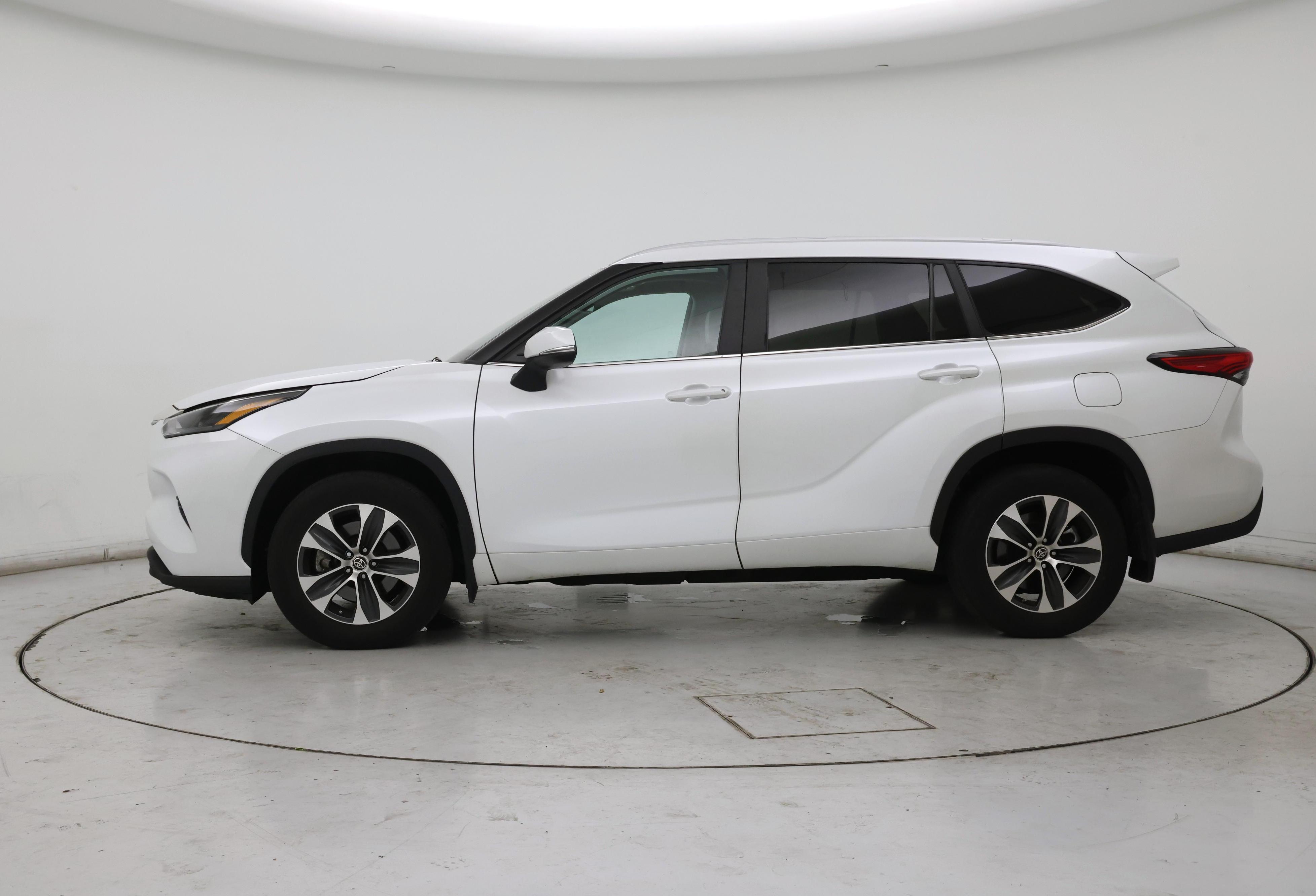 Thumbnail: 2023 Toyota Highlander - 3