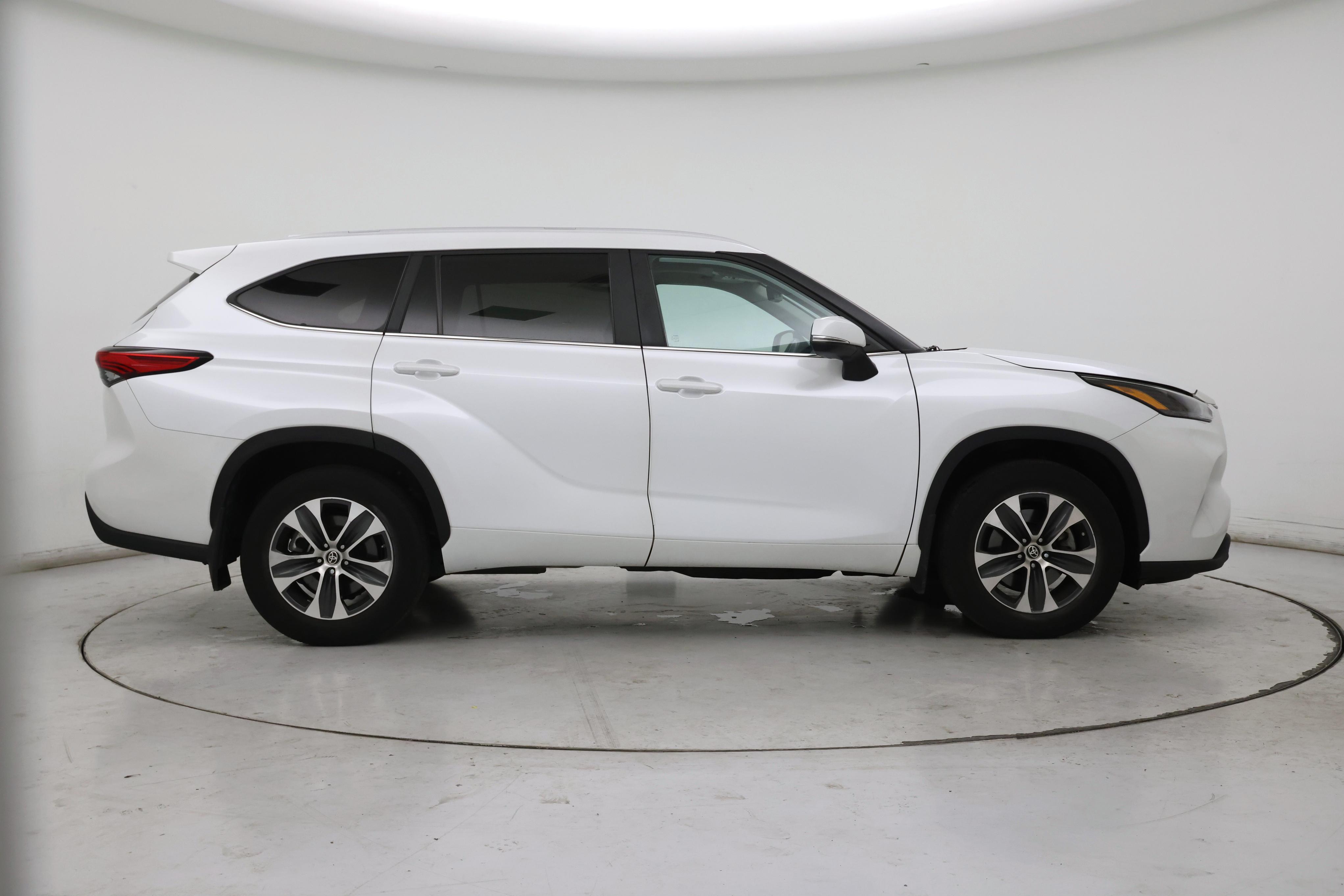 Thumbnail: 2023 Toyota Highlander - 7