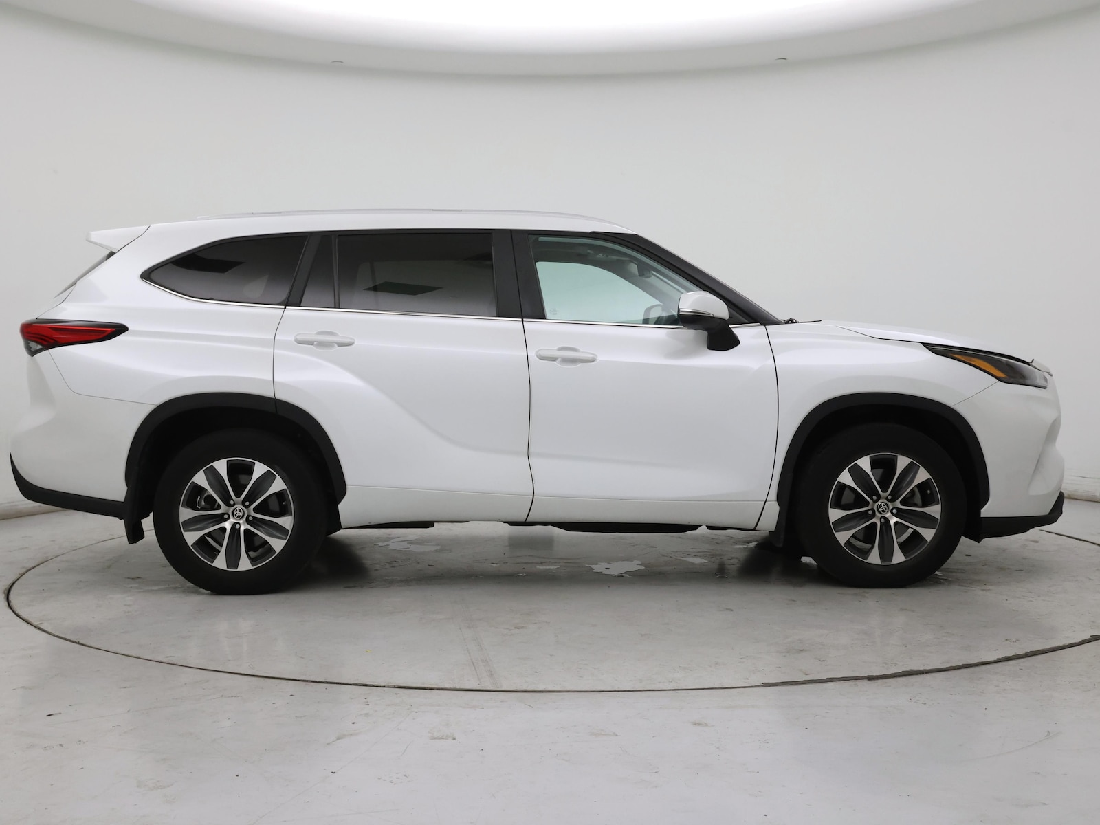 2023 Toyota Highlander XLE - Photo 8
