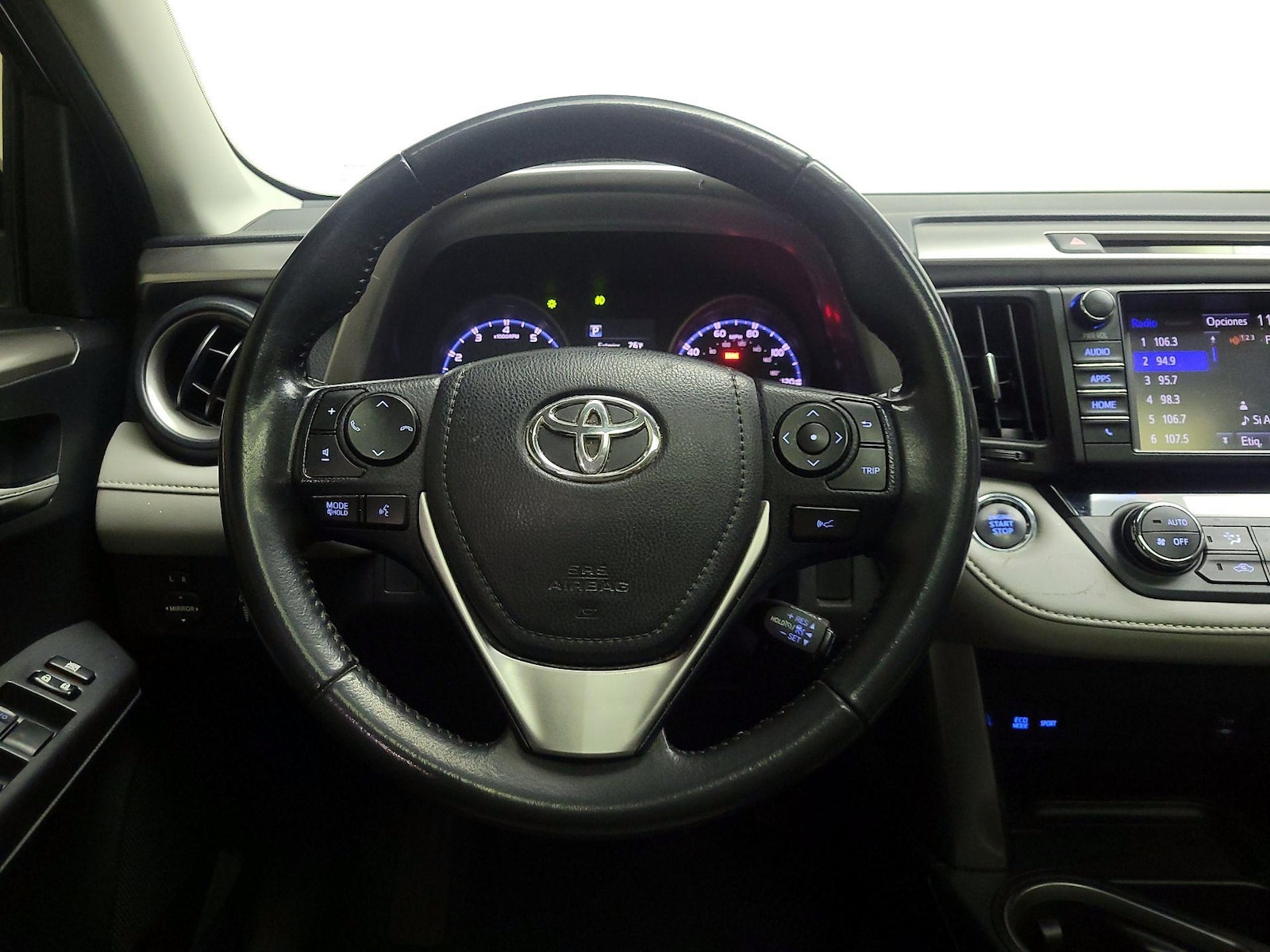 2018 Toyota RAV4 XLE - Photo 11