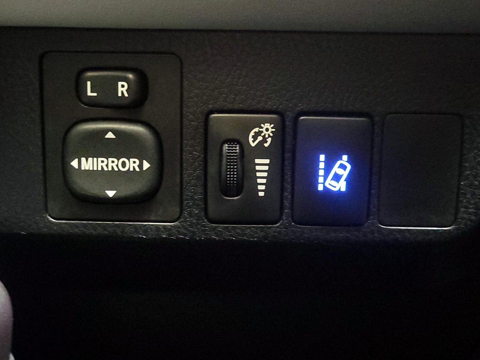 2018 Toyota RAV4 XLE - Photo 14