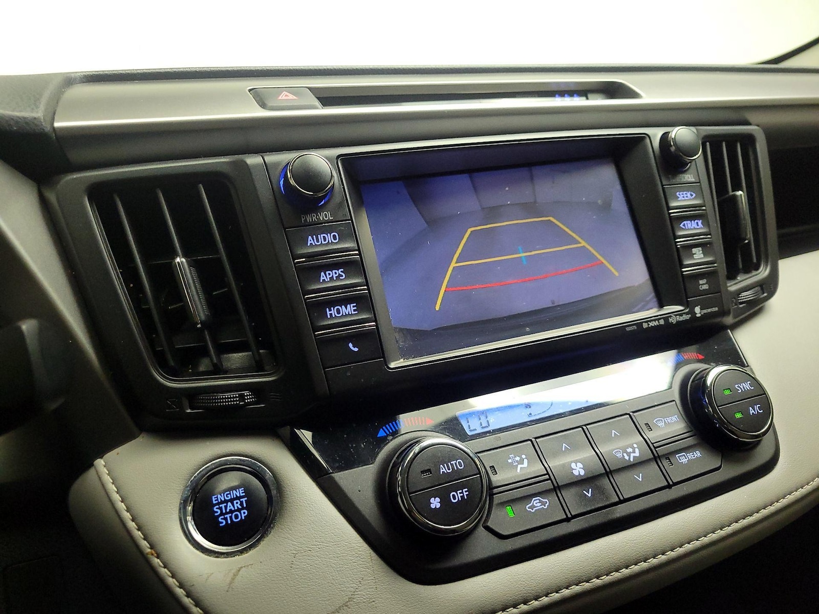2018 Toyota RAV4 XLE - Photo 15