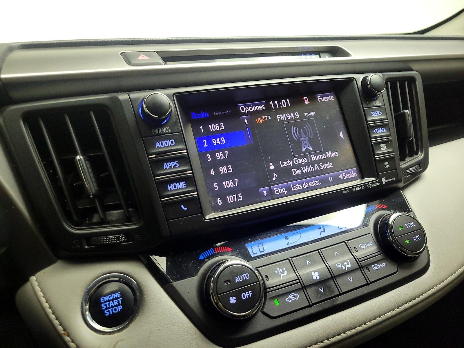 2018 Toyota RAV4 XLE - Photo 16