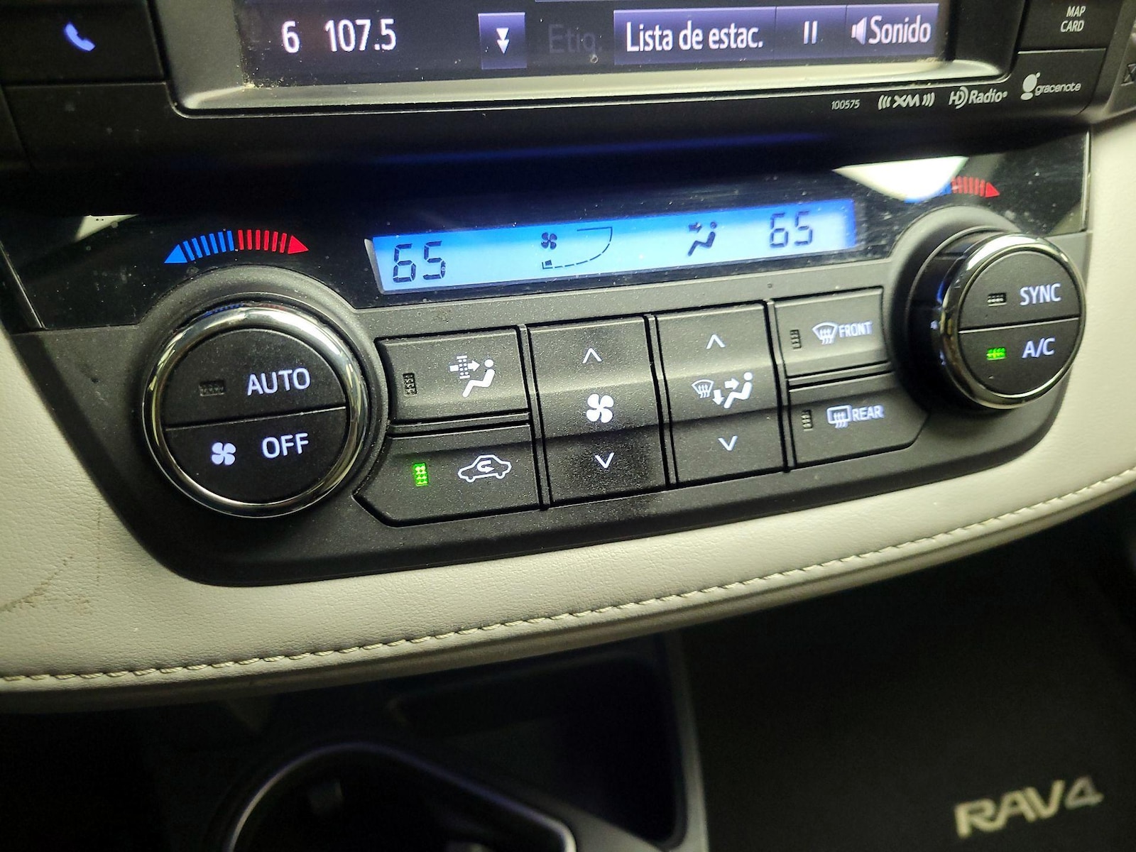 2018 Toyota RAV4 XLE - Photo 17