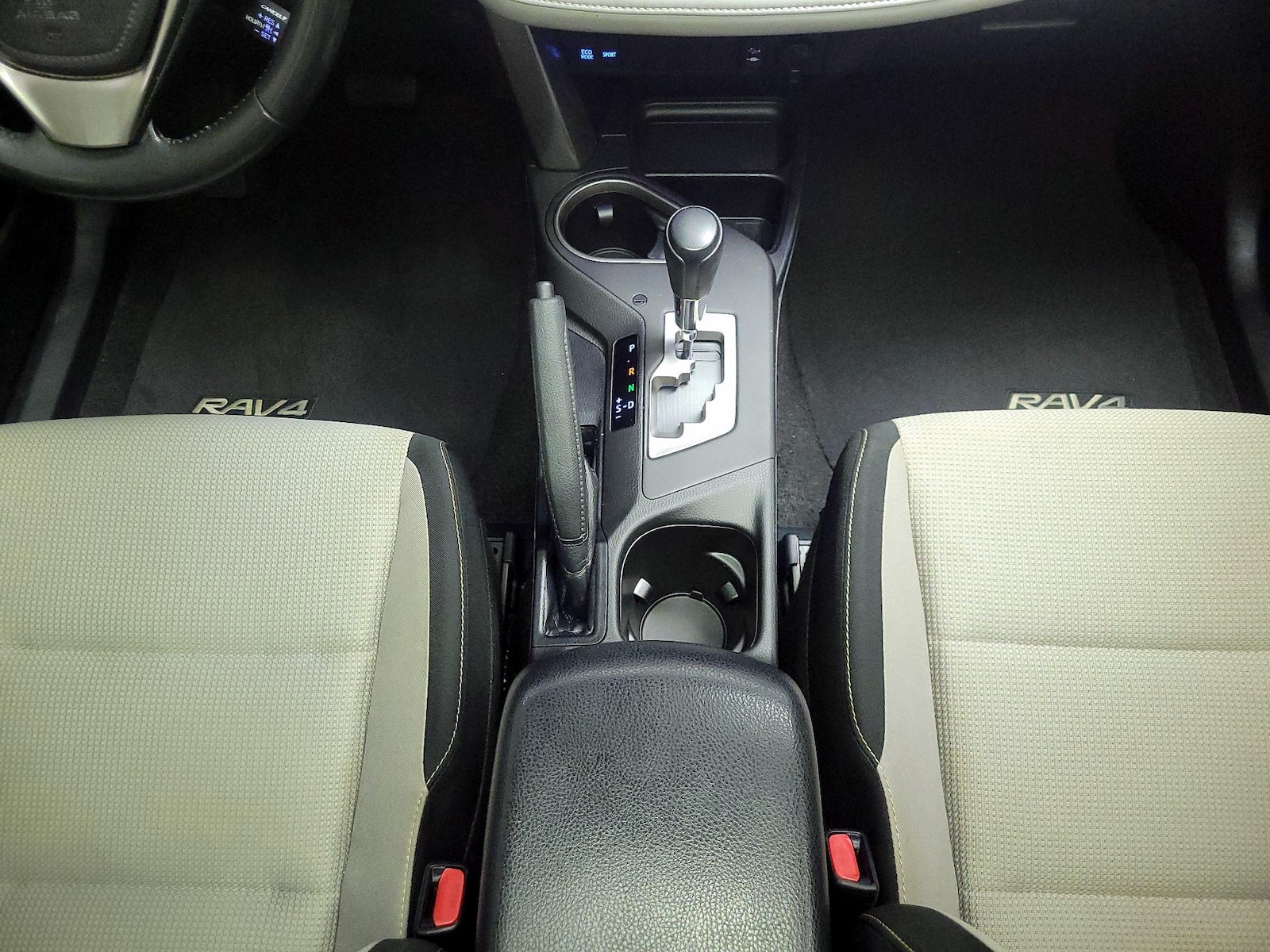 2018 Toyota RAV4 XLE - Photo 18
