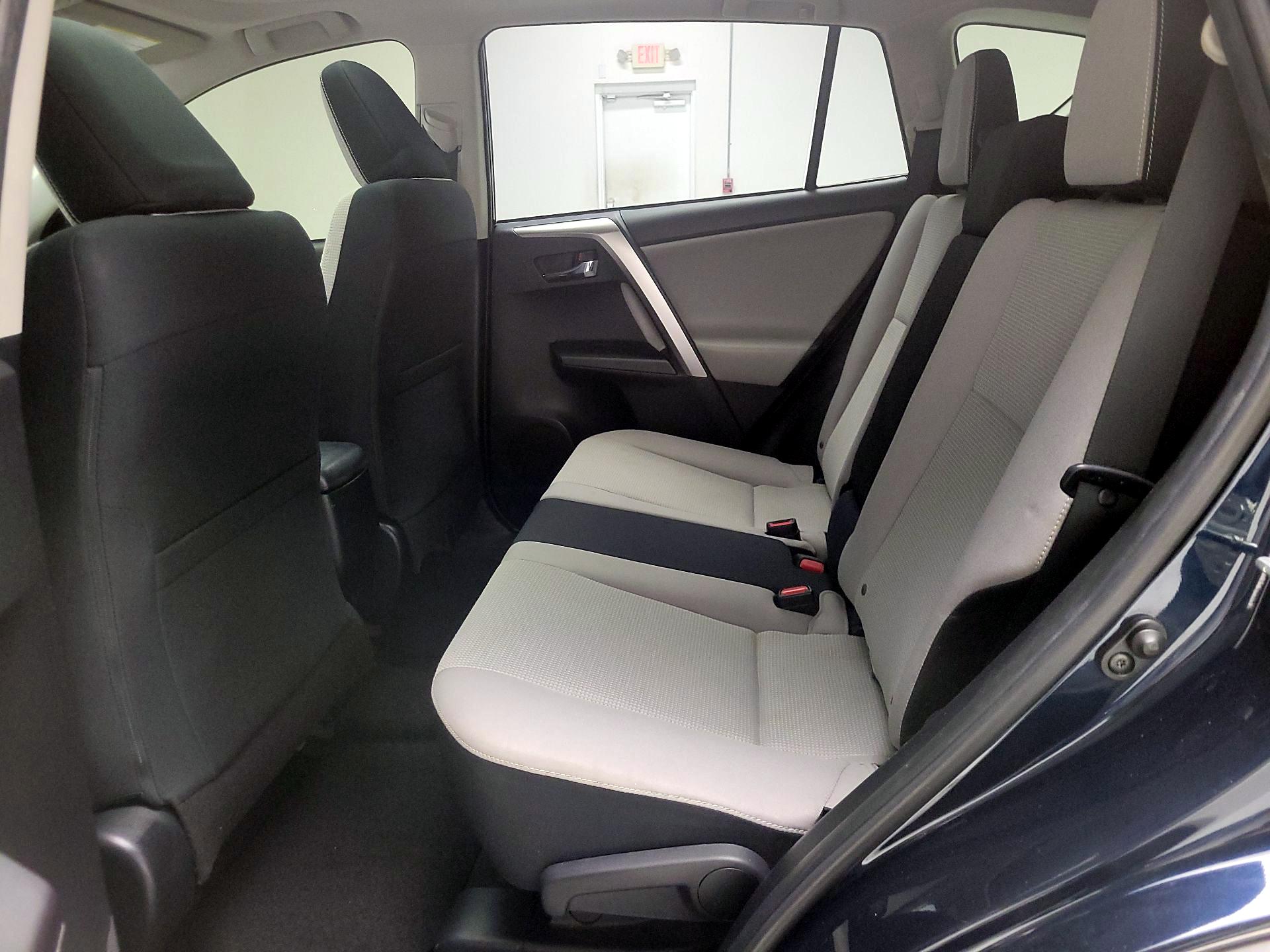 Thumbnail: 2018 Toyota RAV4 - 20