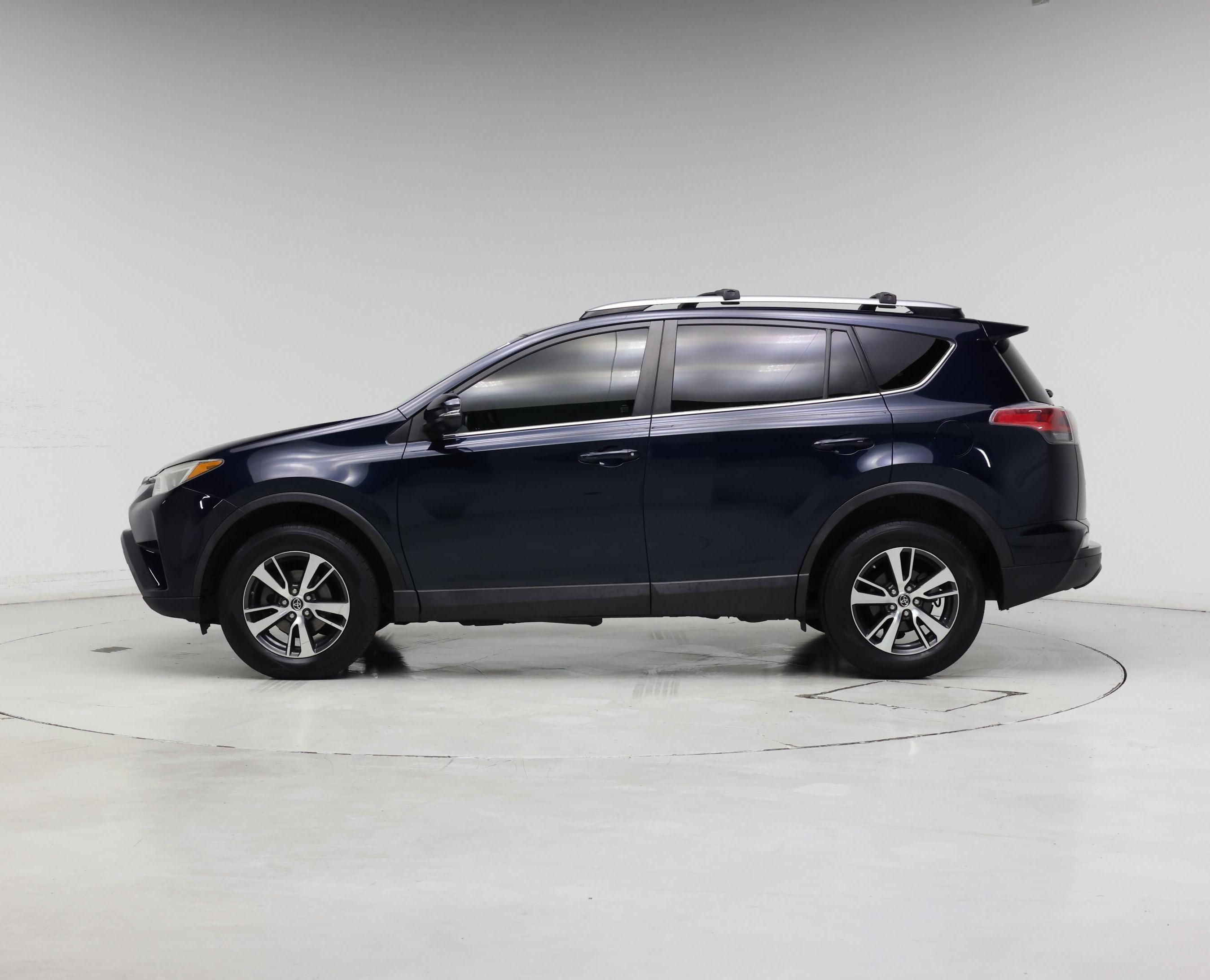 Thumbnail: 2018 Toyota RAV4 - 3