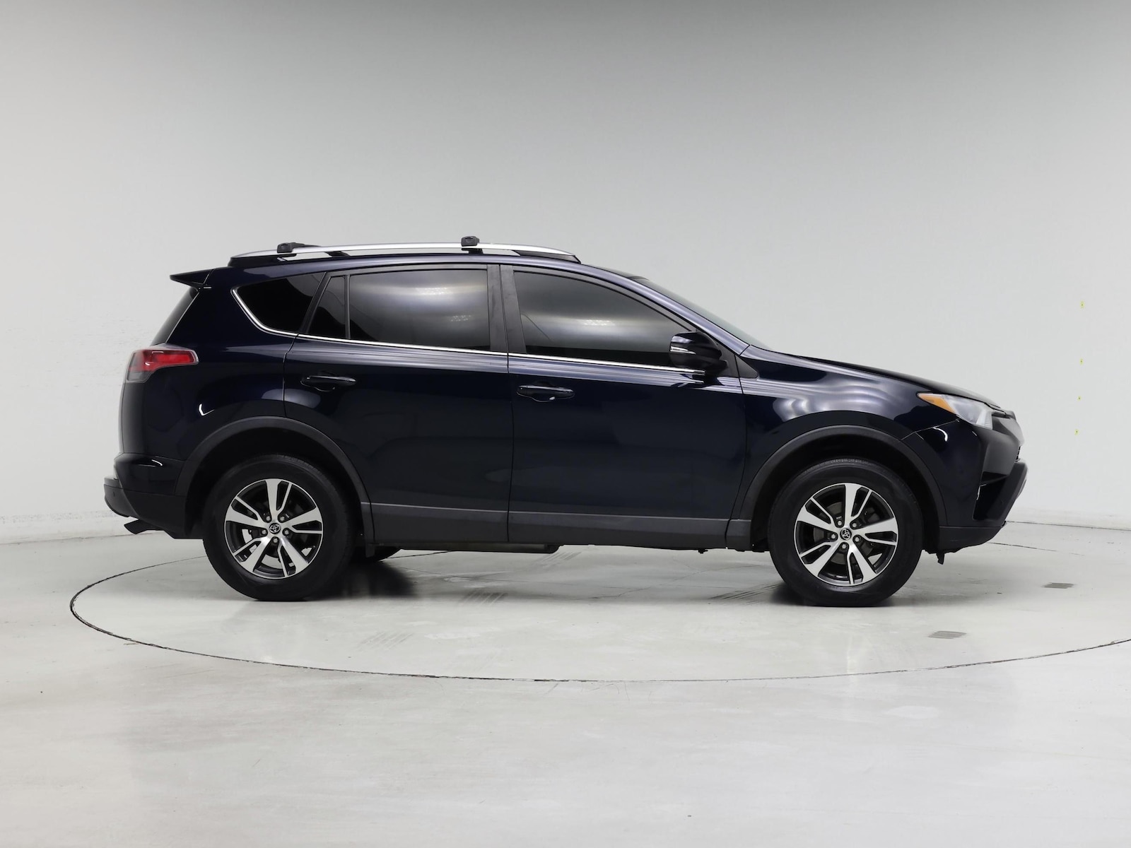 2018 Toyota RAV4 XLE - Photo 8