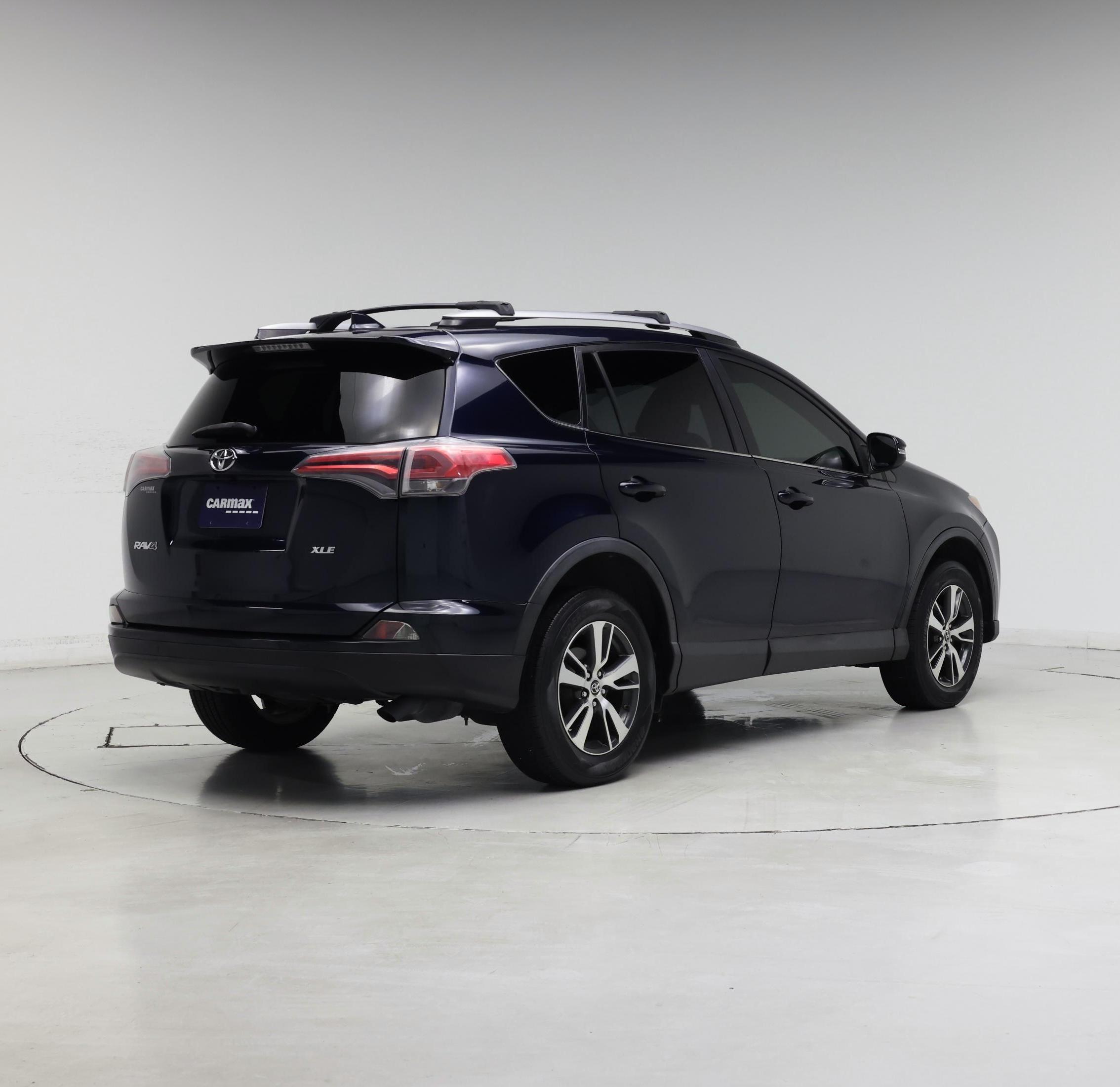 Thumbnail: 2018 Toyota RAV4 - 8