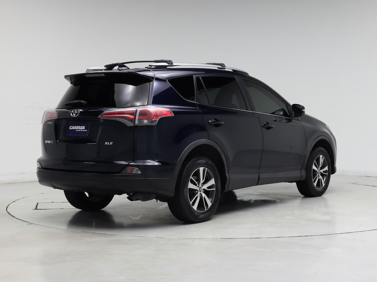 2018 Toyota RAV4 XLE - Photo 9