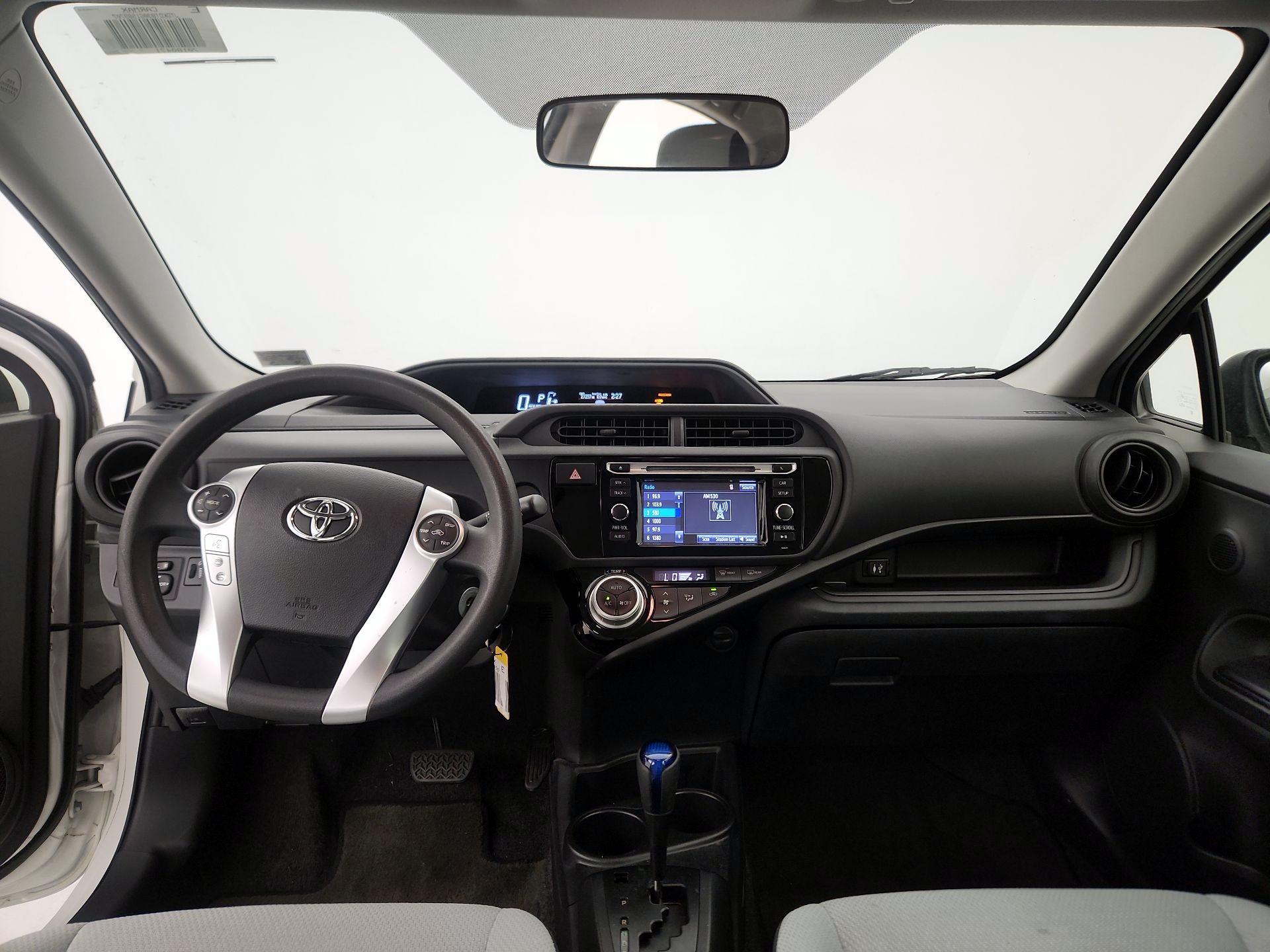Thumbnail: 2016 Toyota Prius c - 9