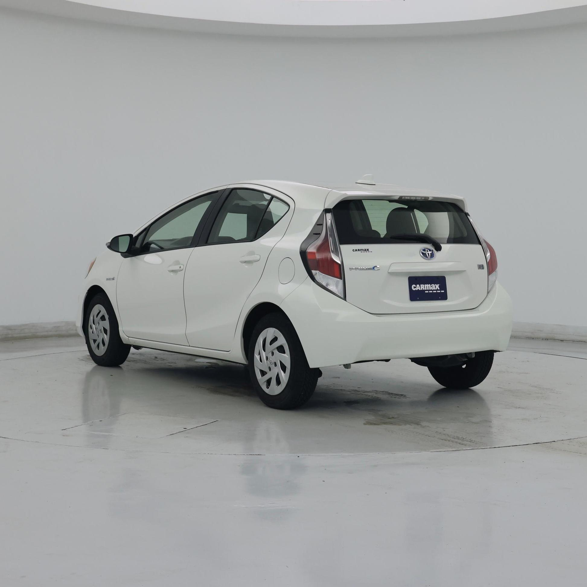 Thumbnail: 2016 Toyota Prius c - 2