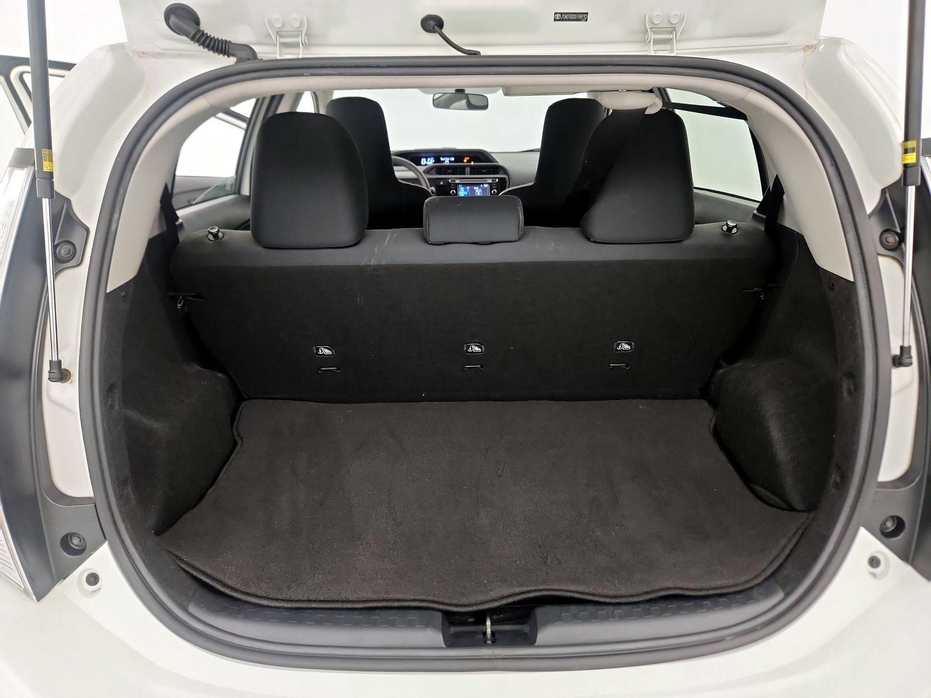 Thumbnail: 2016 Toyota Prius c - 19