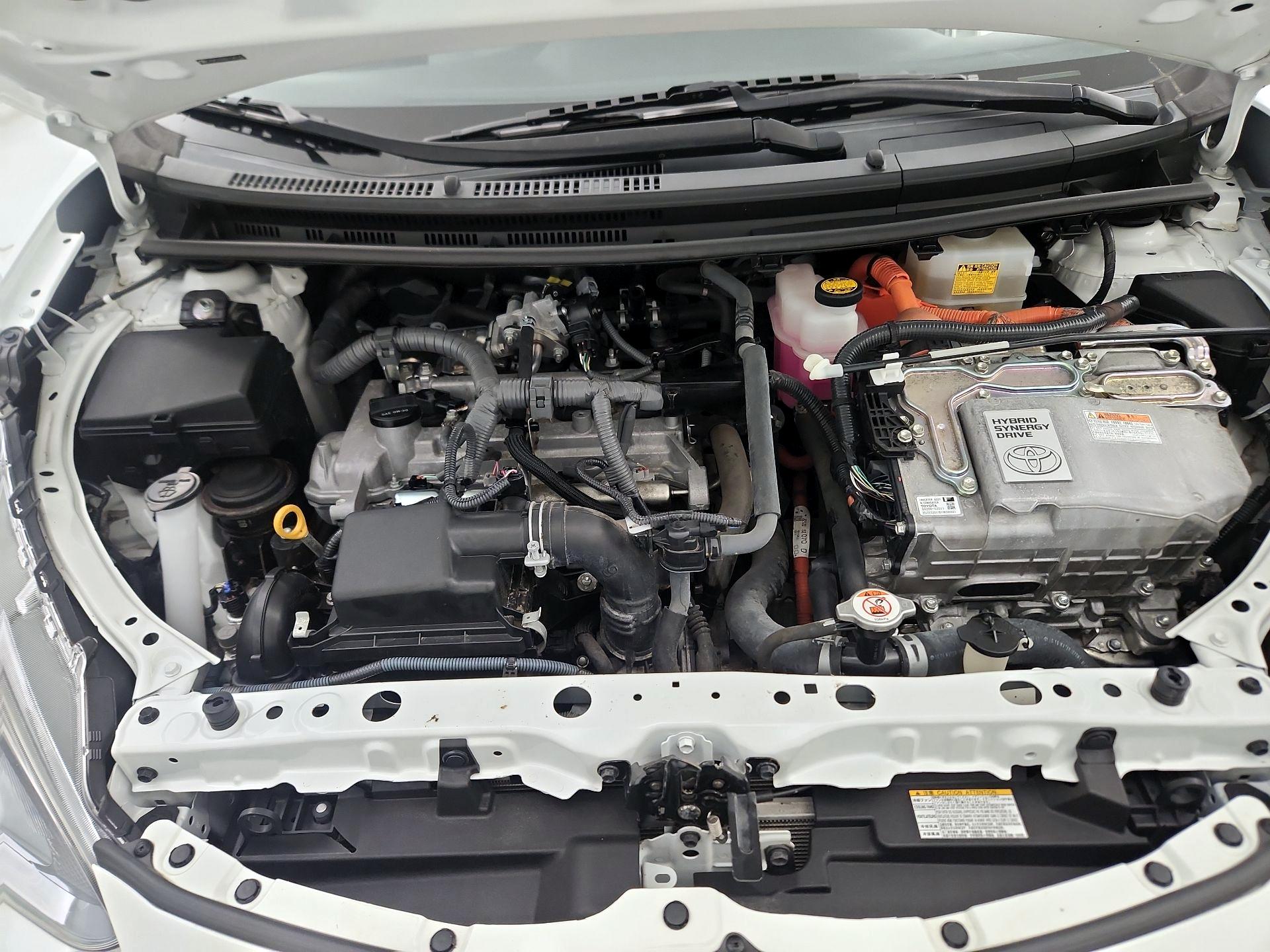 Thumbnail: 2016 Toyota Prius c - 20