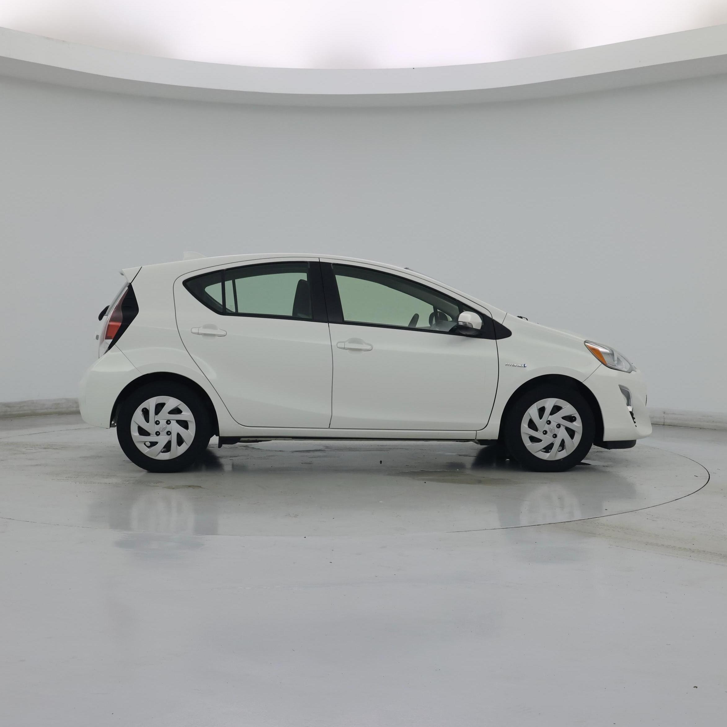 Thumbnail: 2016 Toyota Prius c - 7