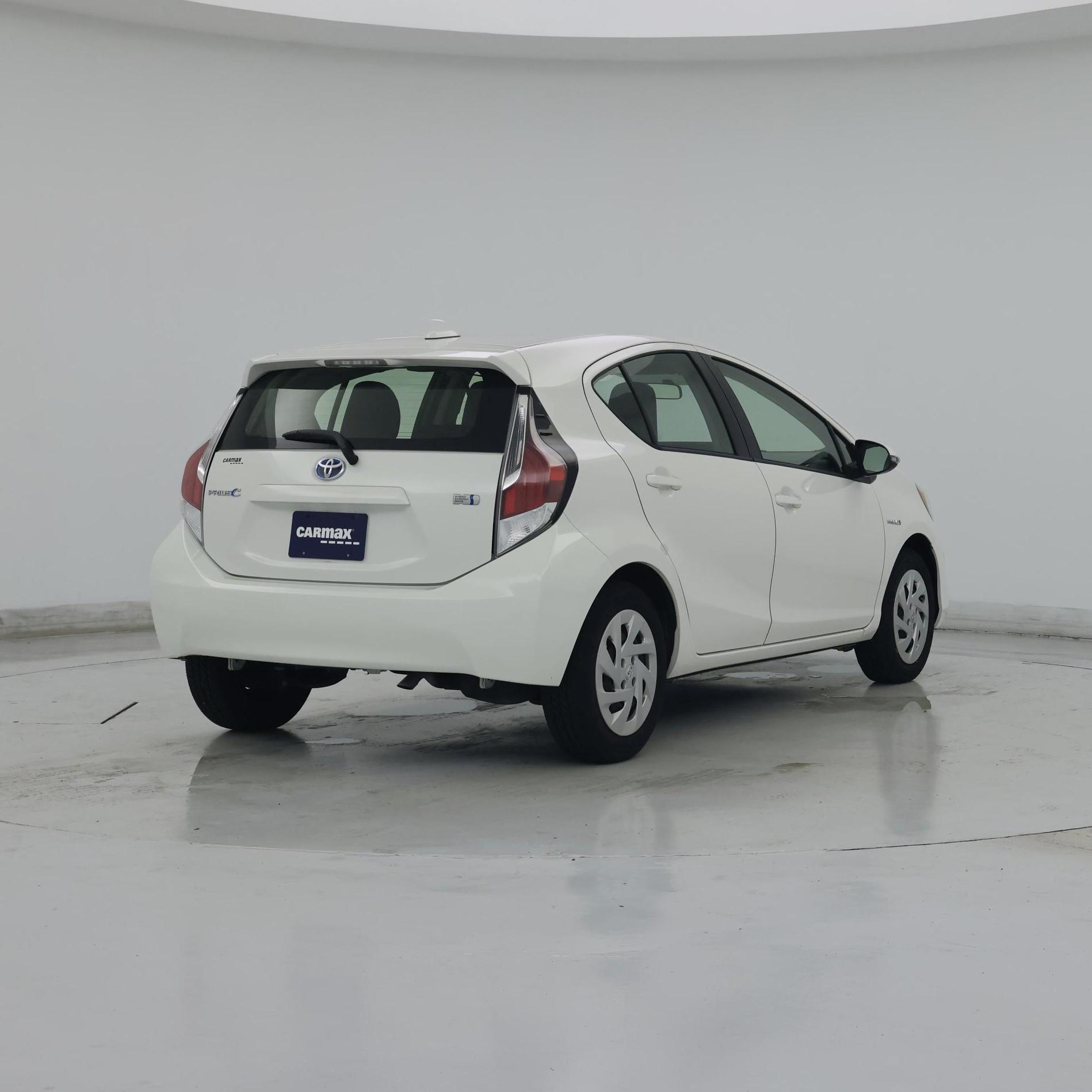 Thumbnail: 2016 Toyota Prius c - 8