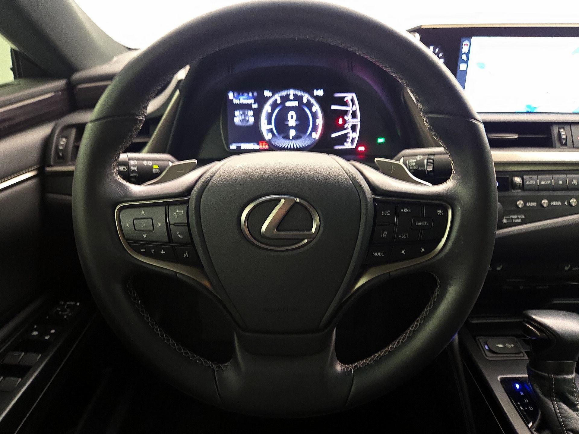 Thumbnail: 2020 Lexus ES - 10