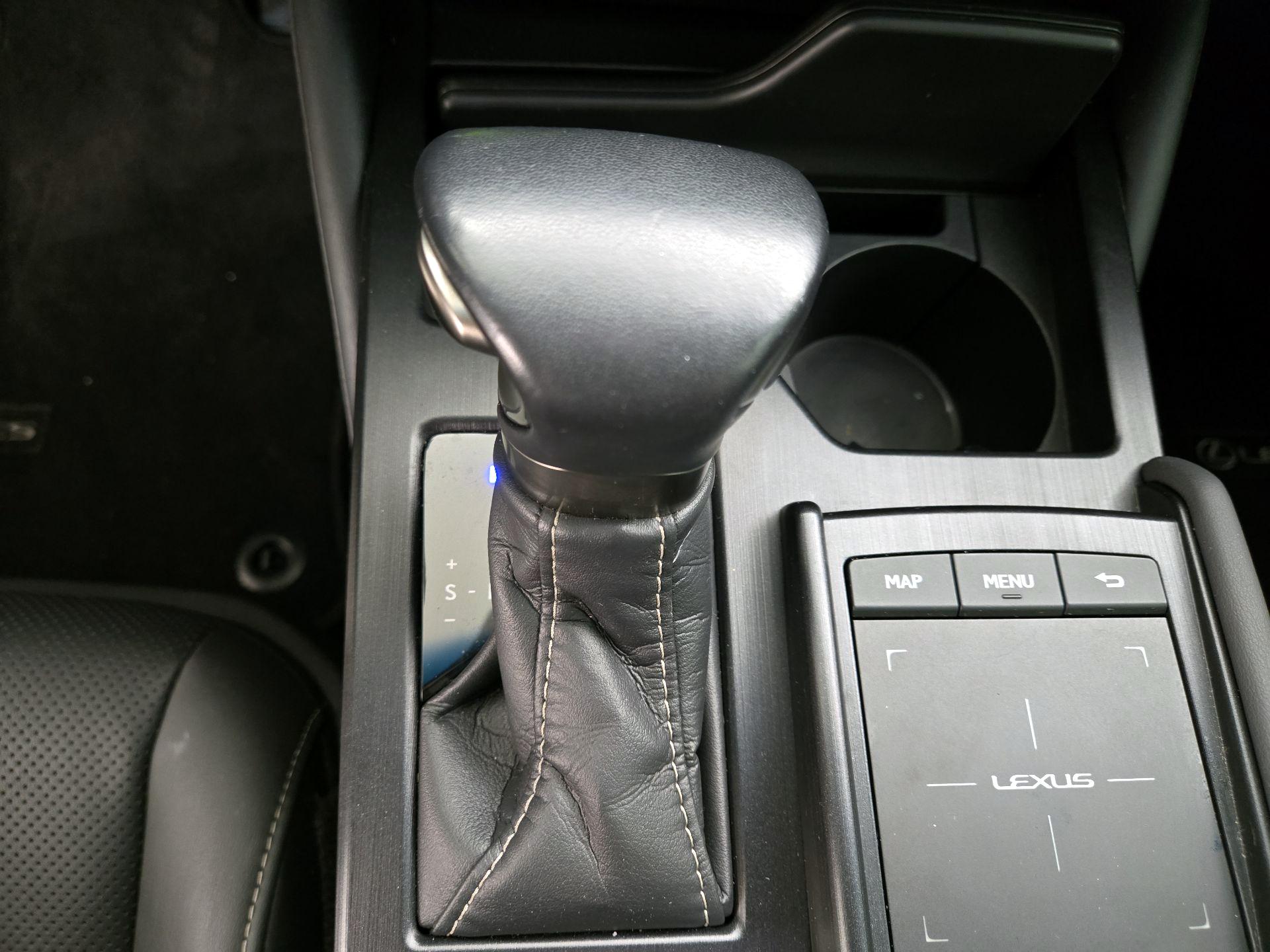 Thumbnail: 2020 Lexus ES - 18