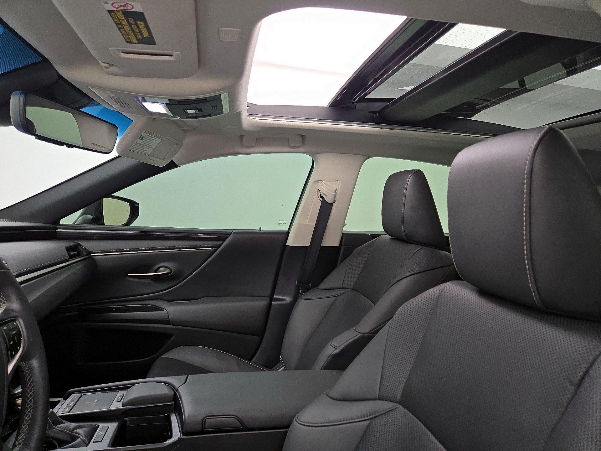 Thumbnail: 2020 Lexus ES - 20