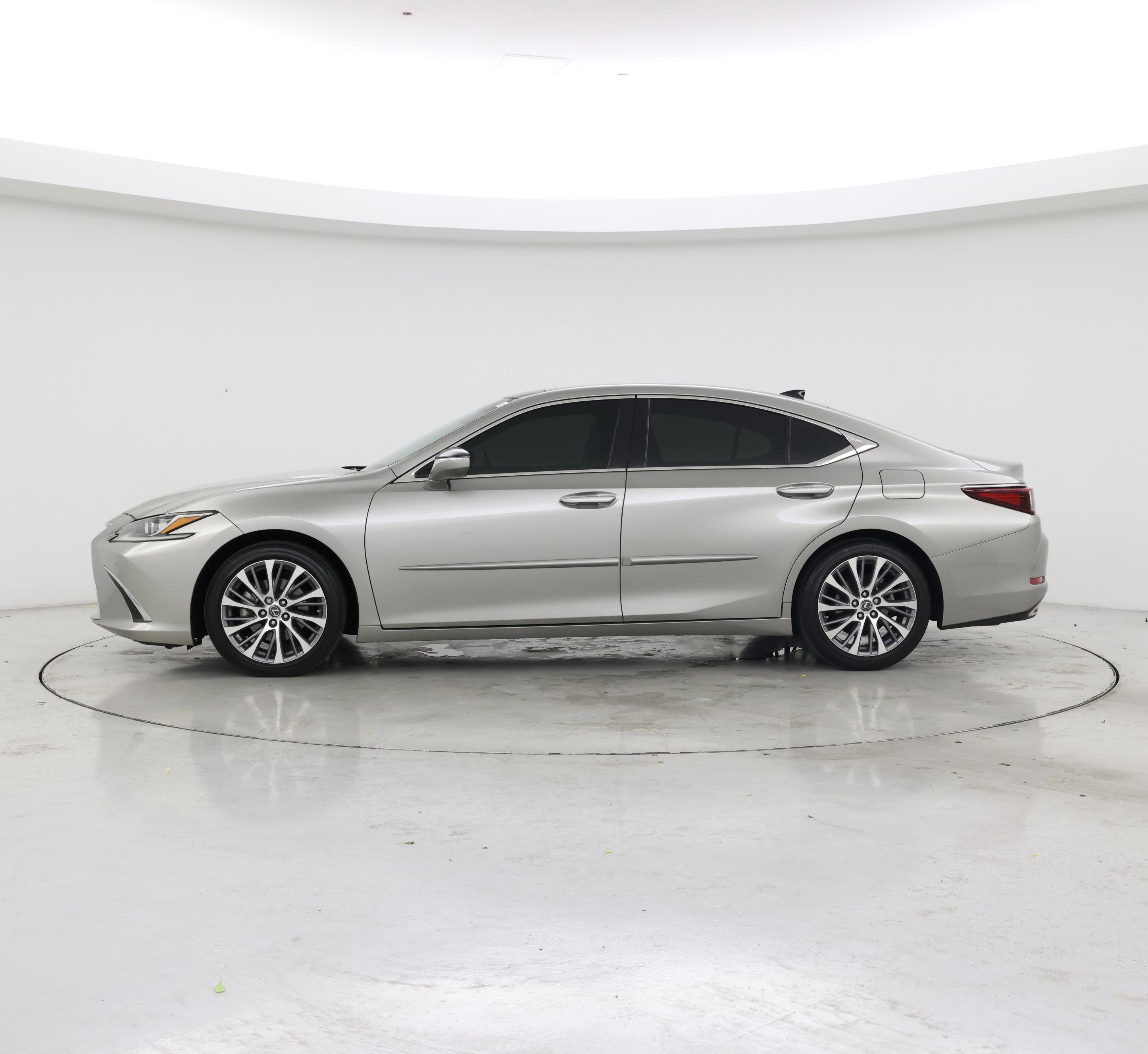 Thumbnail: 2020 Lexus ES - 3