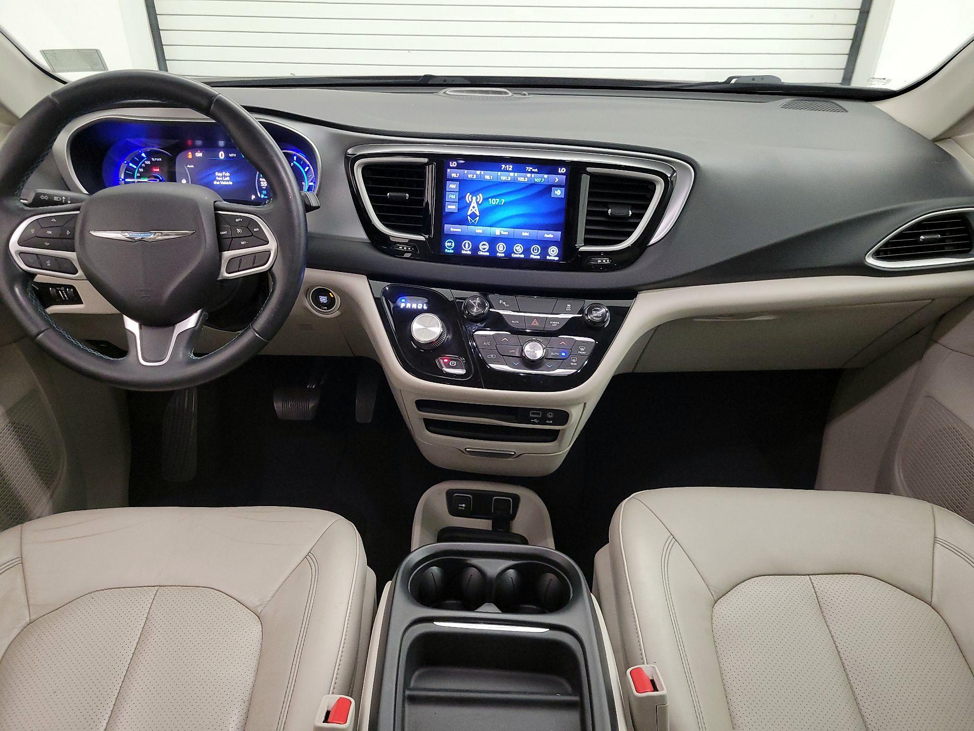 Thumbnail: 2018 Chrysler Pacifica - 9