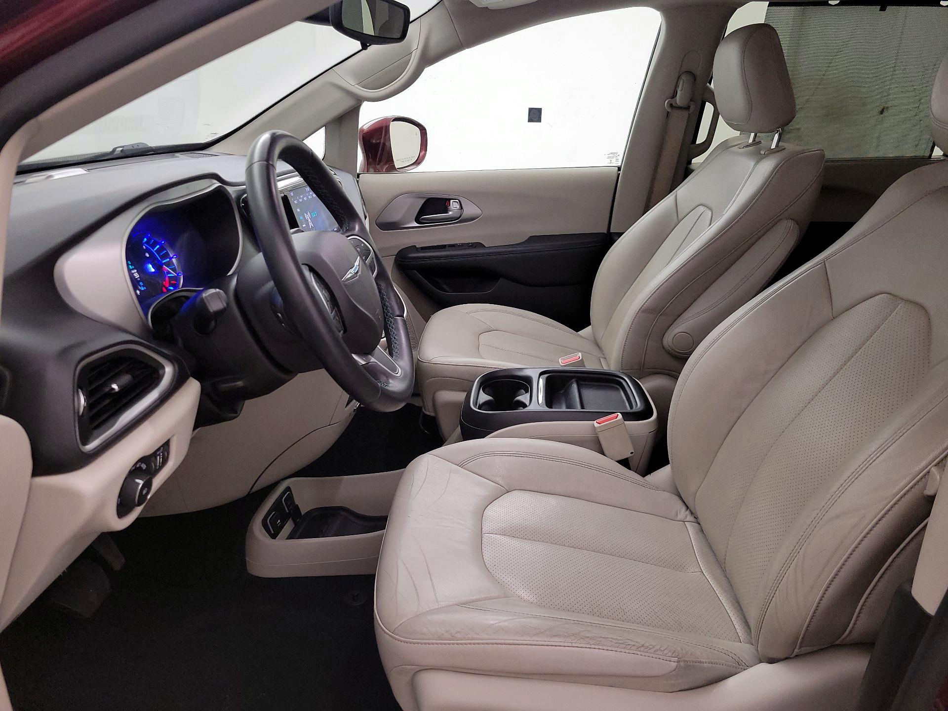 Thumbnail: 2018 Chrysler Pacifica - 11