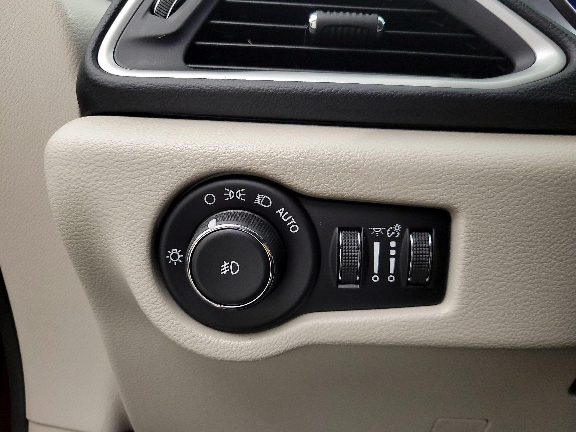 Thumbnail: 2018 Chrysler Pacifica - 13