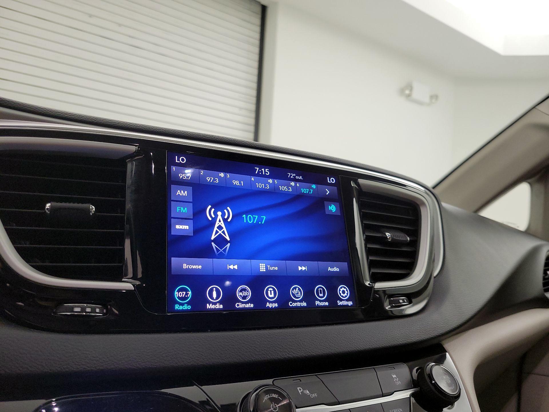 Thumbnail: 2018 Chrysler Pacifica - 15