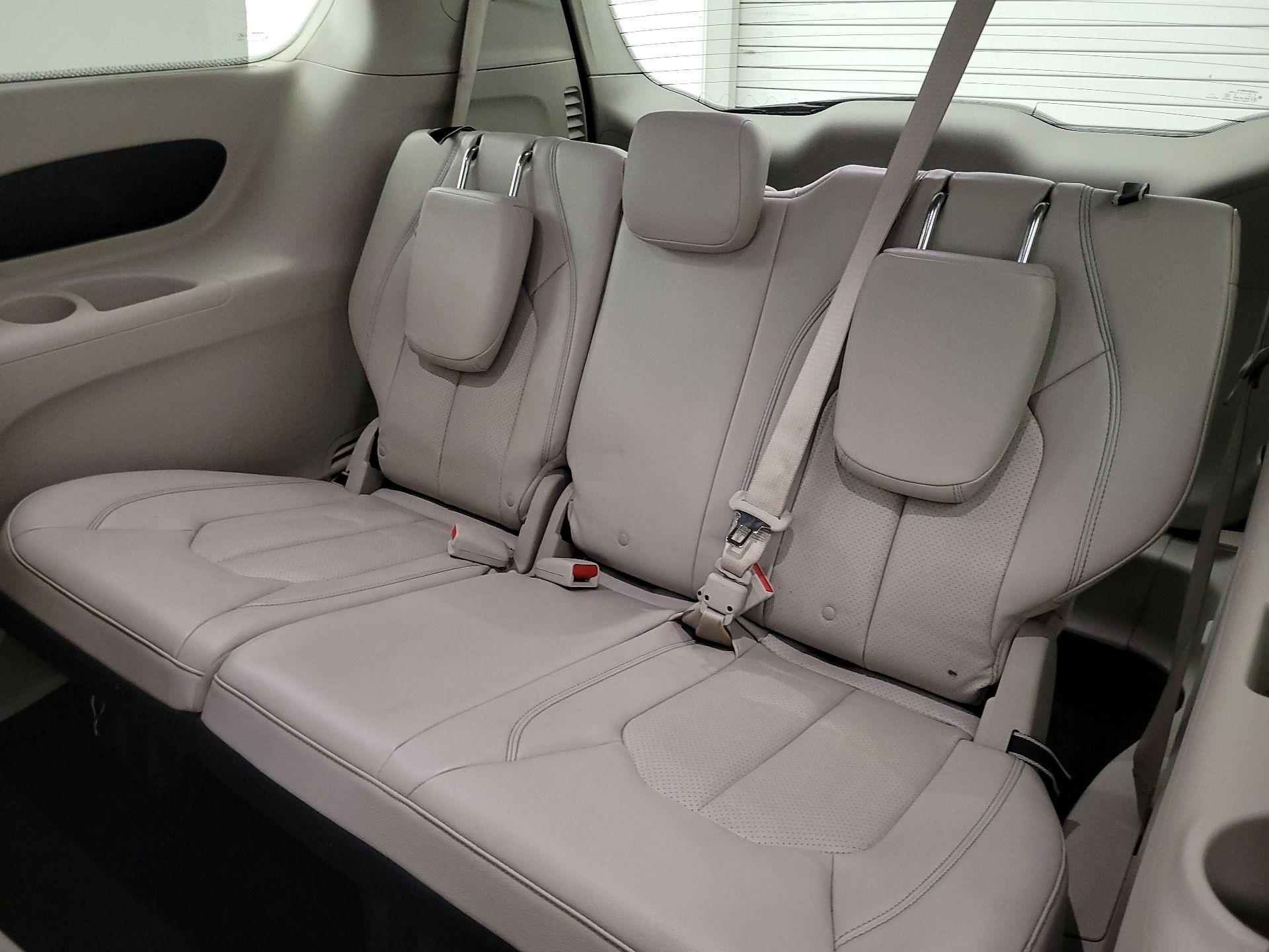 Thumbnail: 2018 Chrysler Pacifica - 20