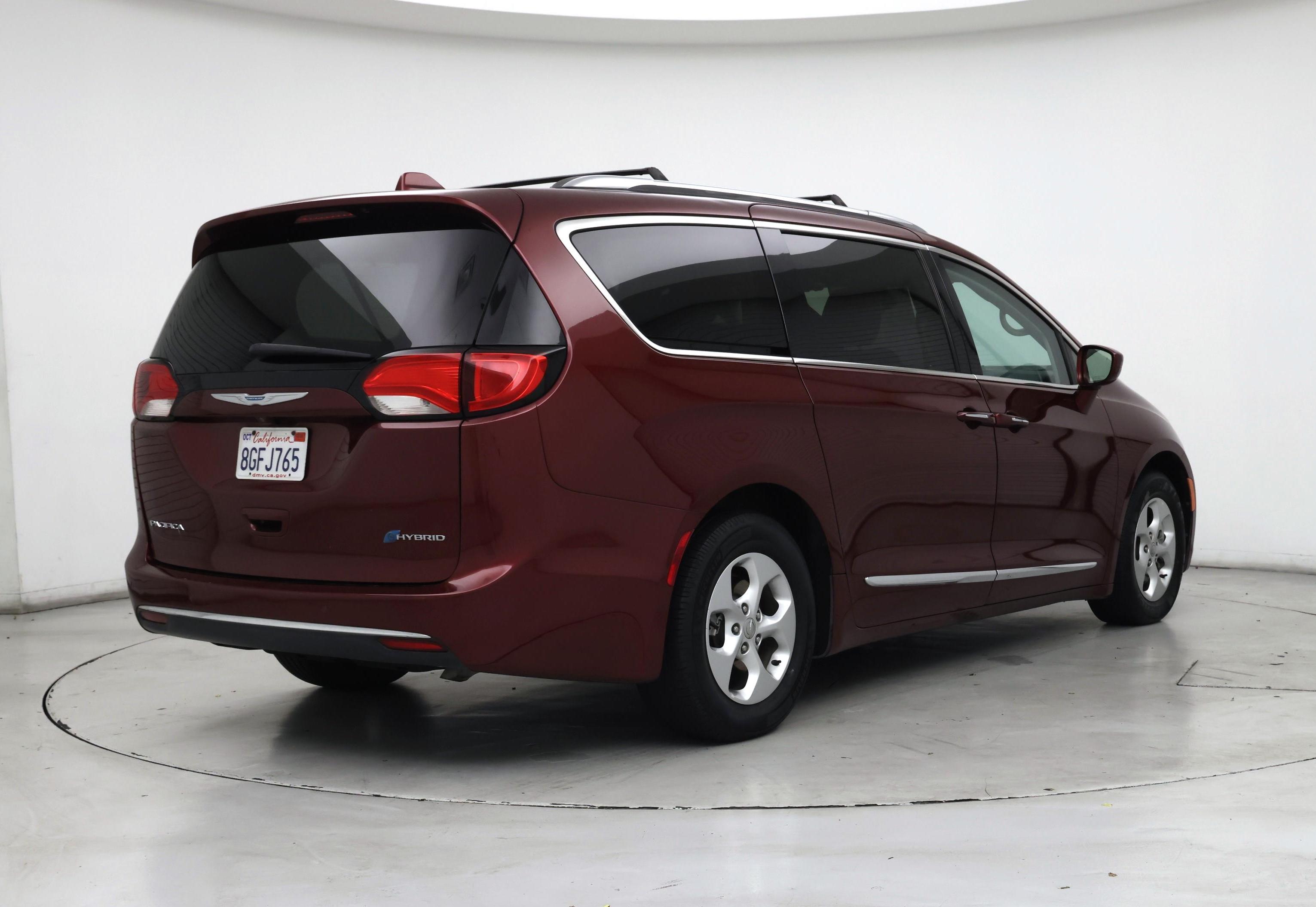 Thumbnail: 2018 Chrysler Pacifica - 8