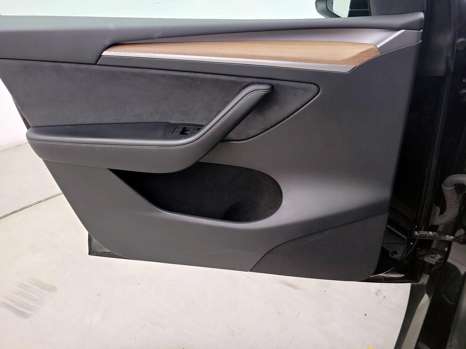 Thumbnail: 2023 Tesla Model Y - 12