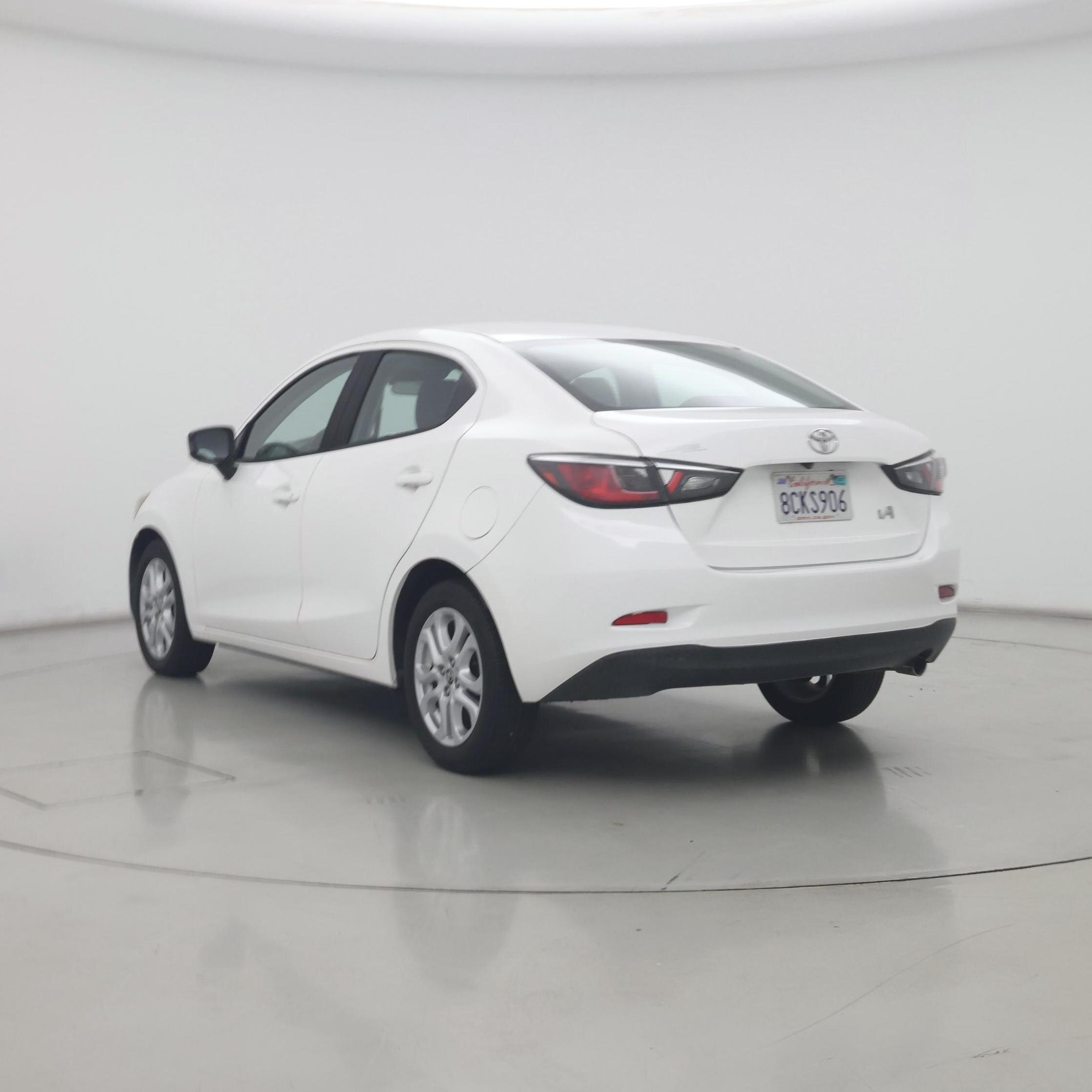 Thumbnail: 2018 Toyota Yaris iA - 2