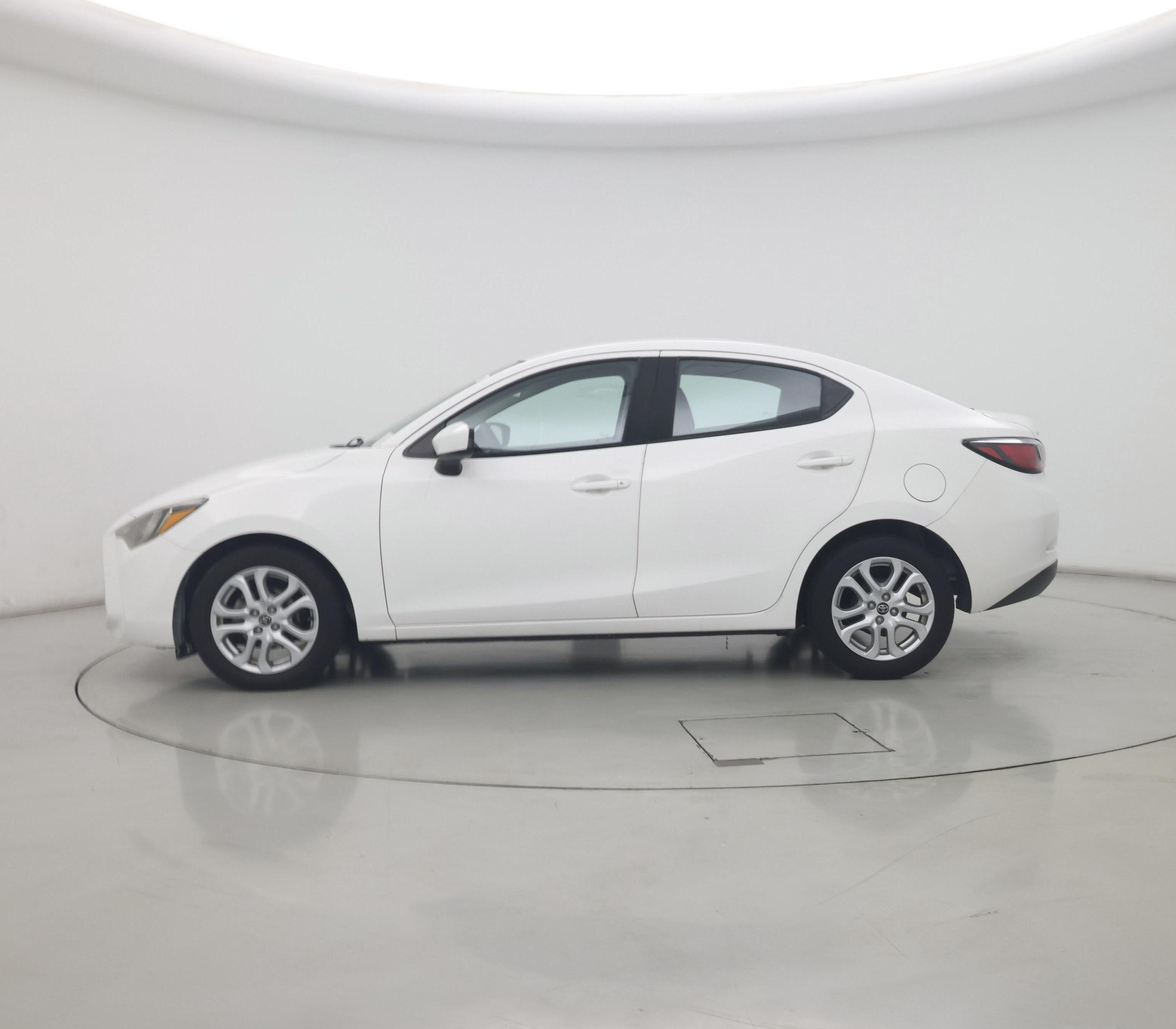 Thumbnail: 2018 Toyota Yaris iA - 3