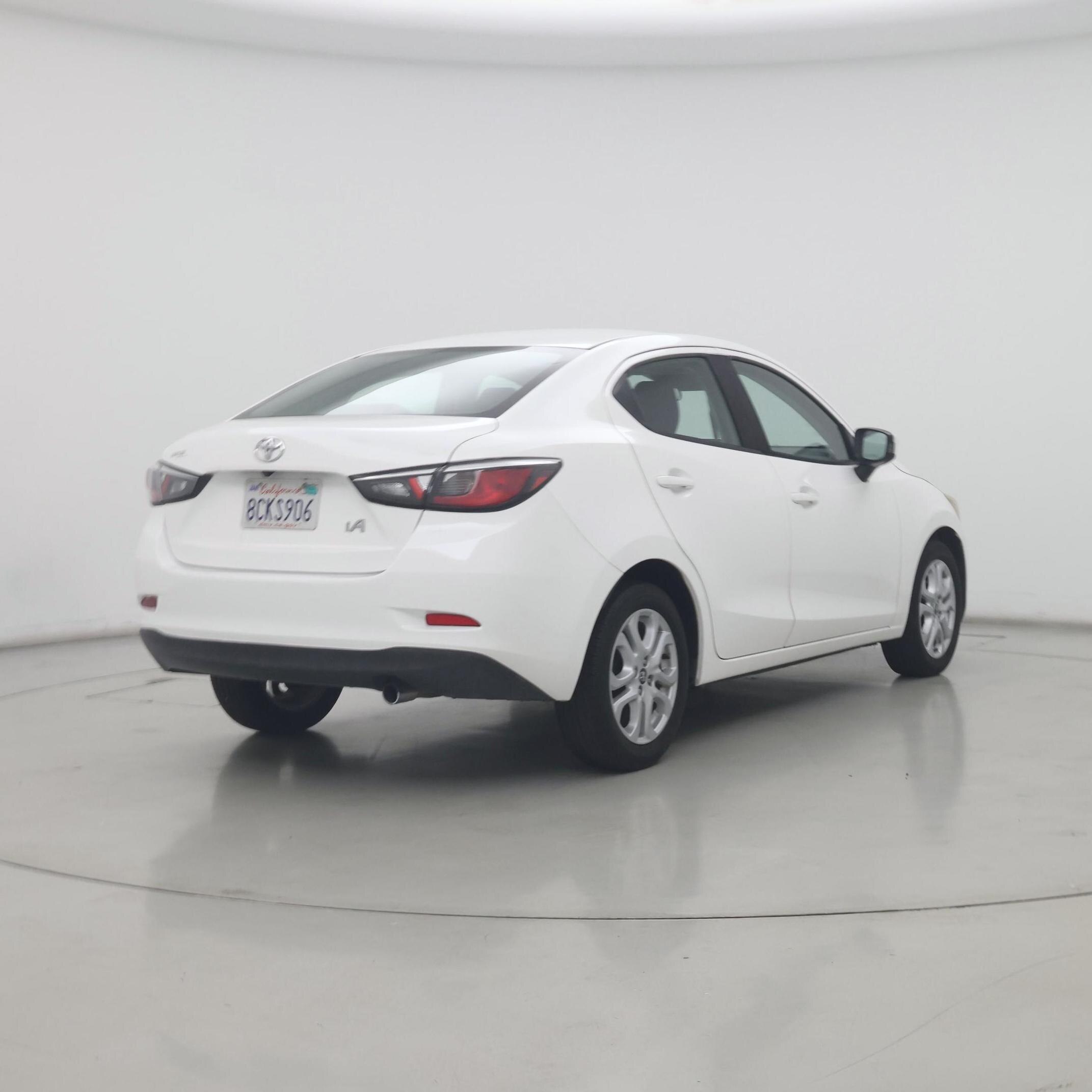Thumbnail: 2018 Toyota Yaris iA - 8