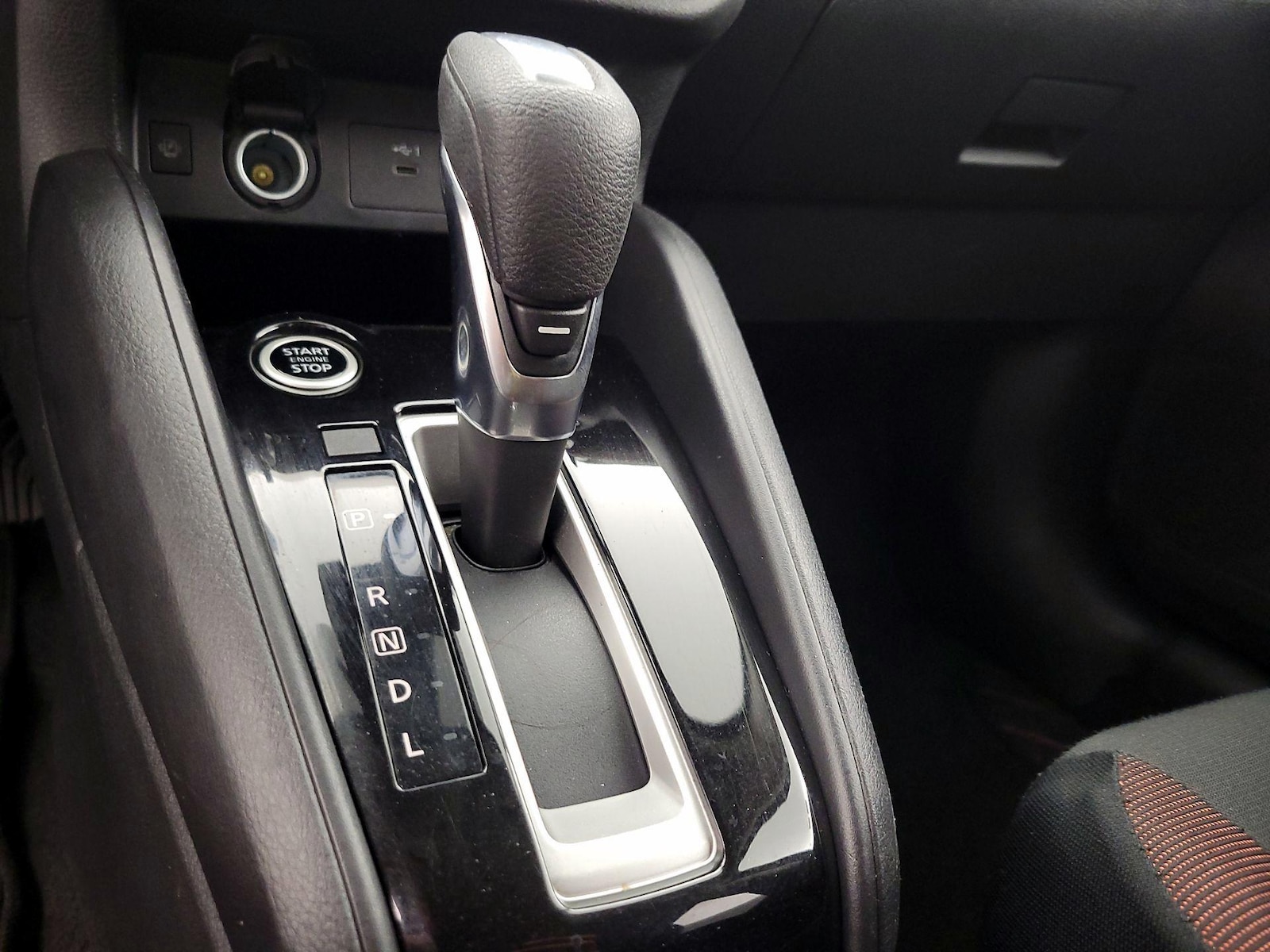 2024 Nissan Versa Sedan SR - Photo 17