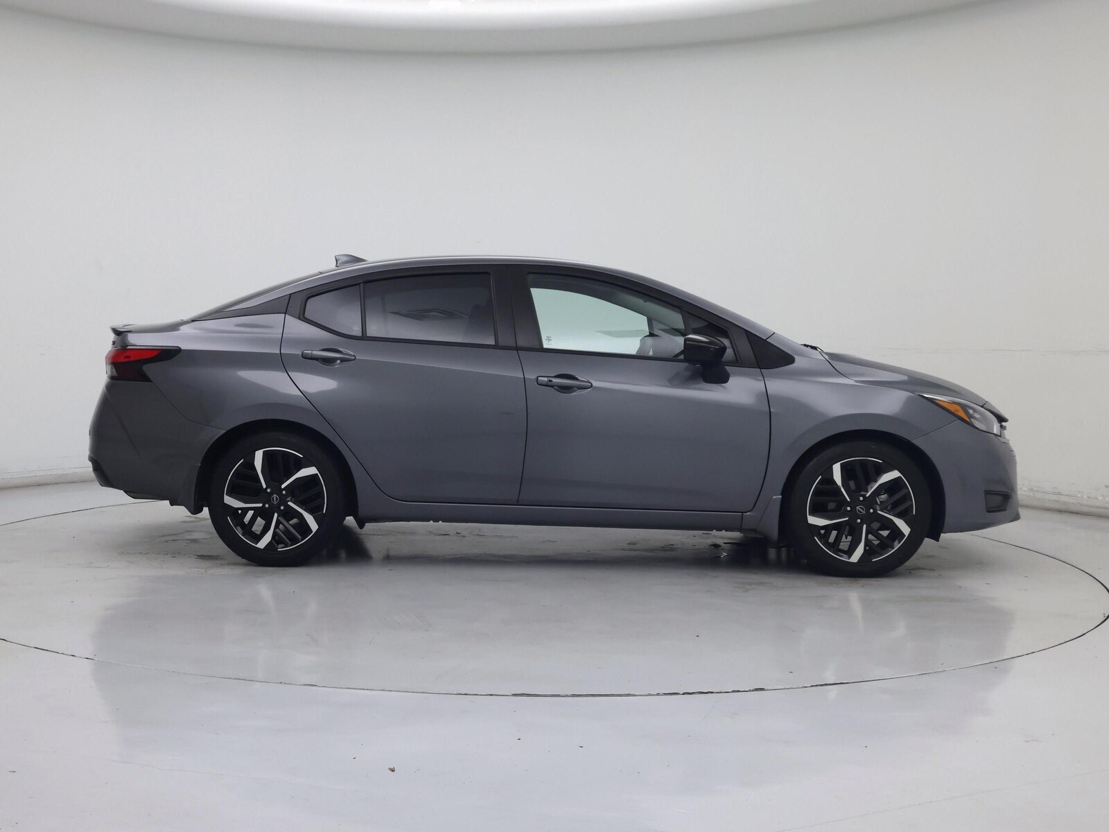 2024 Nissan Versa Sedan SR - Photo 8
