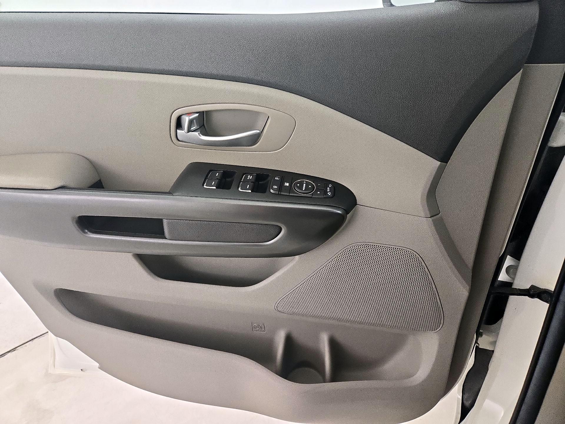Thumbnail: 2017 Kia Sedona - 12