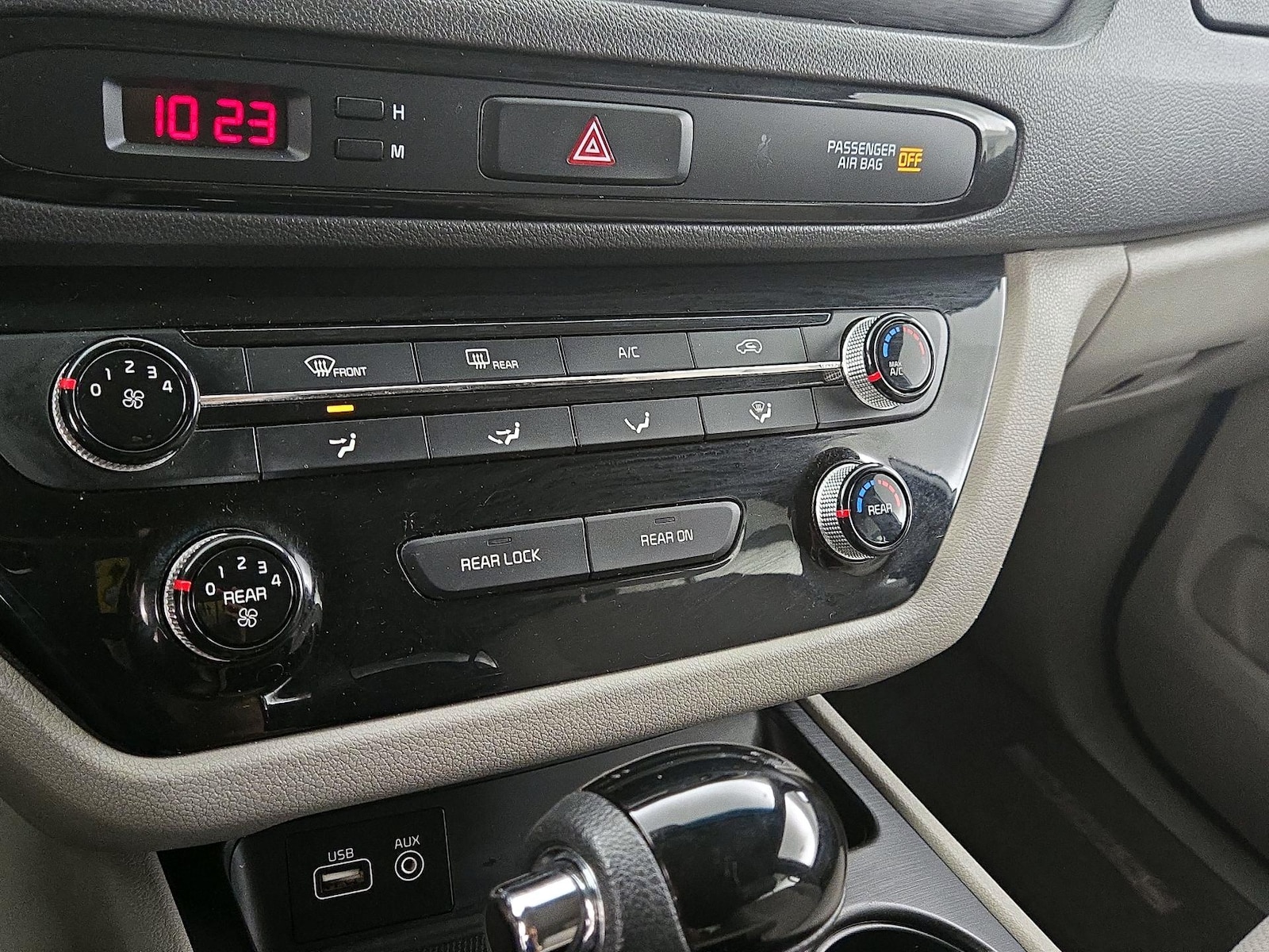 2017 Kia Sedona LX - Photo 17