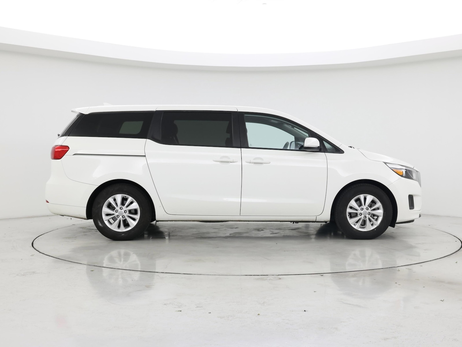 2017 Kia Sedona LX - Photo 8