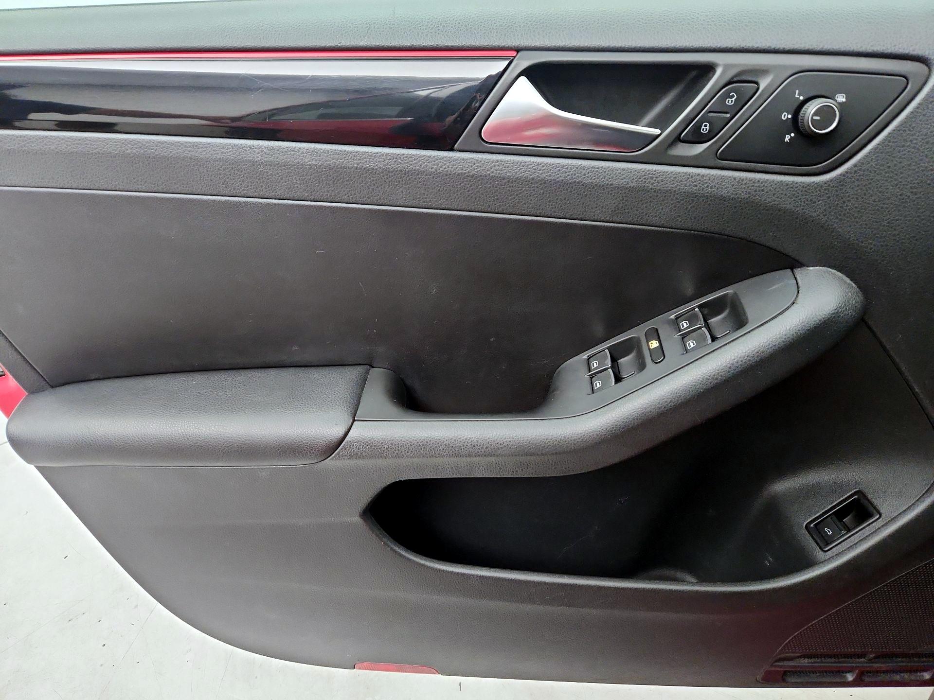 Thumbnail: 2015 Volkswagen Jetta - 12