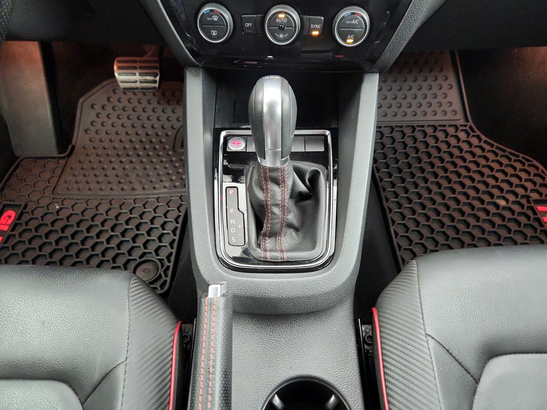 Thumbnail: 2015 Volkswagen Jetta - 18