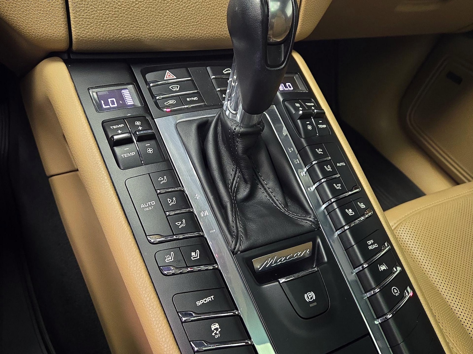 2018 Porsche Macan Base - Photo 17