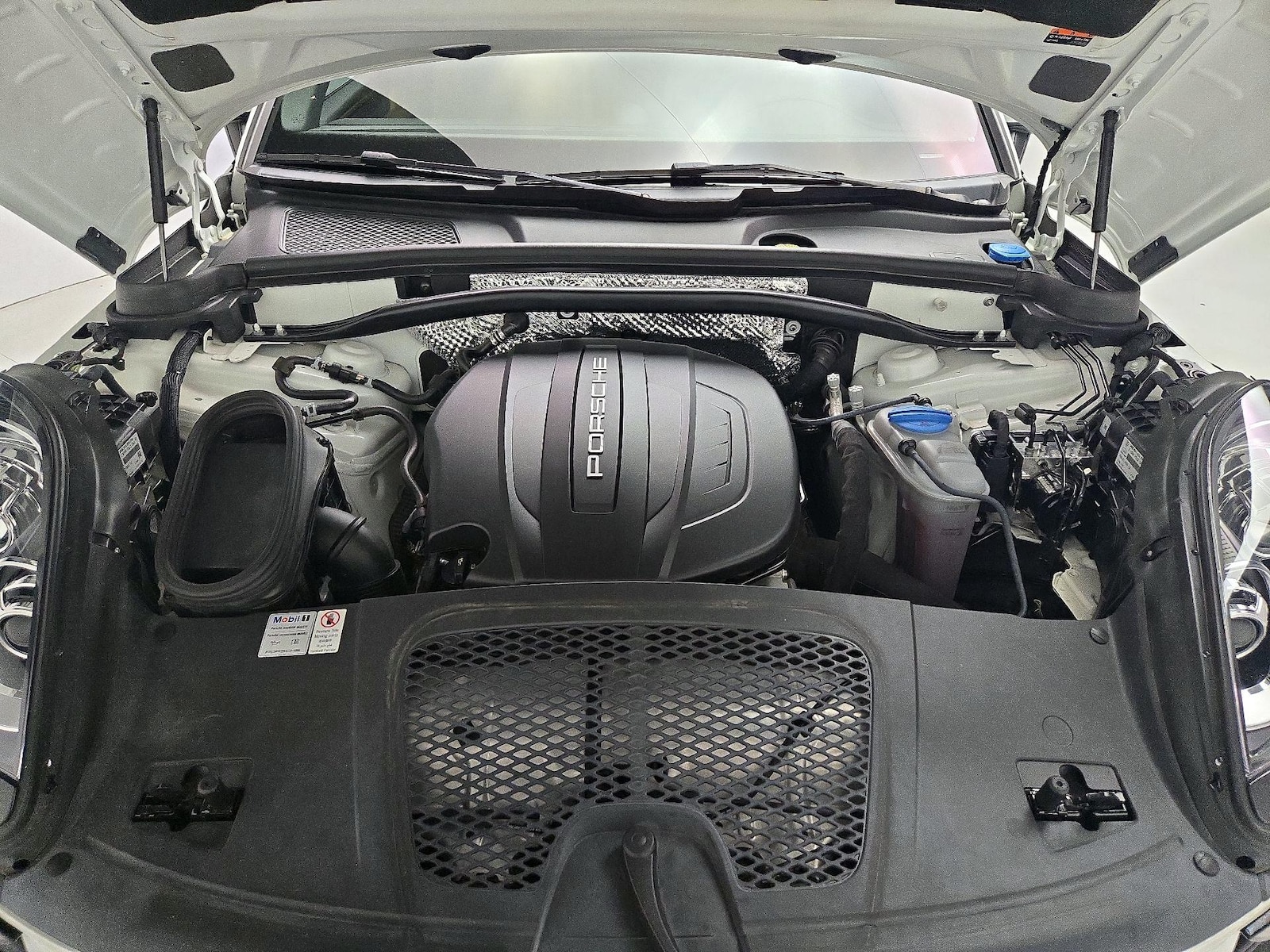 2018 Porsche Macan Base - Photo 23