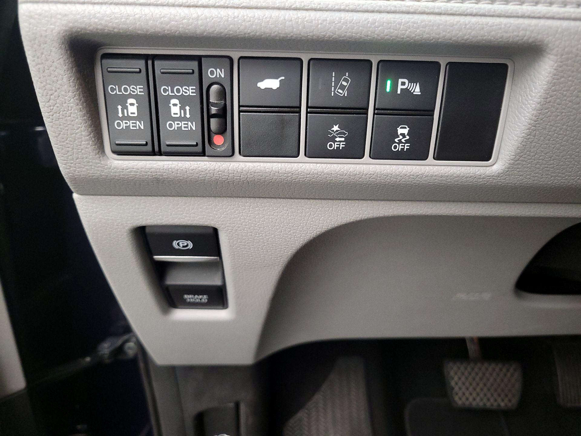 Thumbnail: 2019 Honda Odyssey - 13