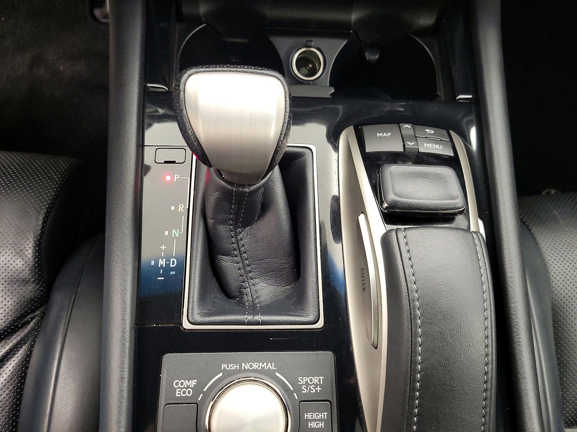 Thumbnail: 2016 Lexus LS - 18