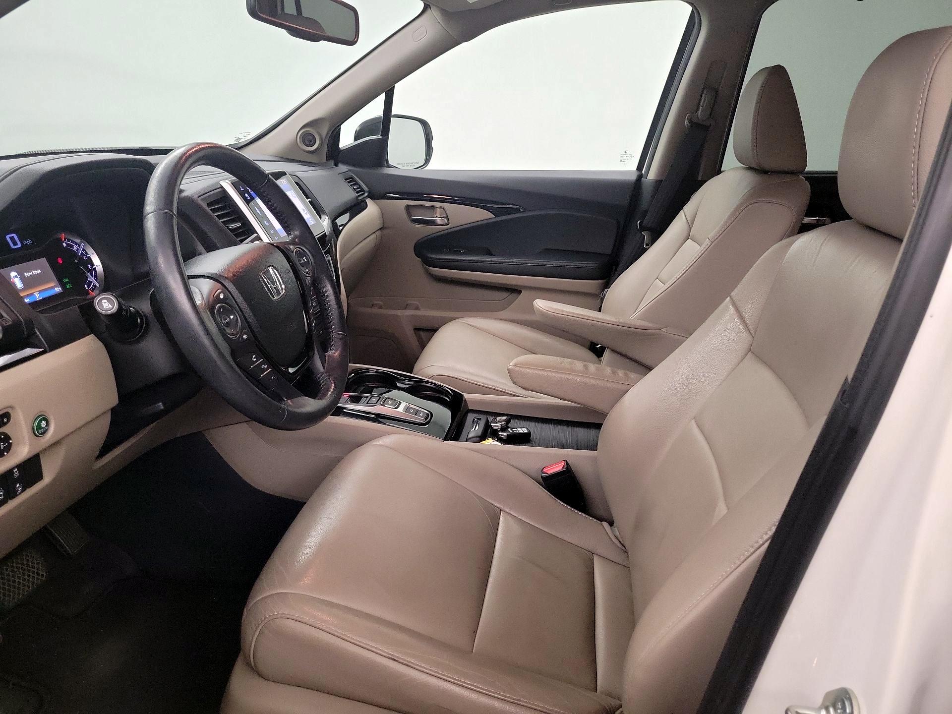Thumbnail: 2017 Honda Pilot - 11