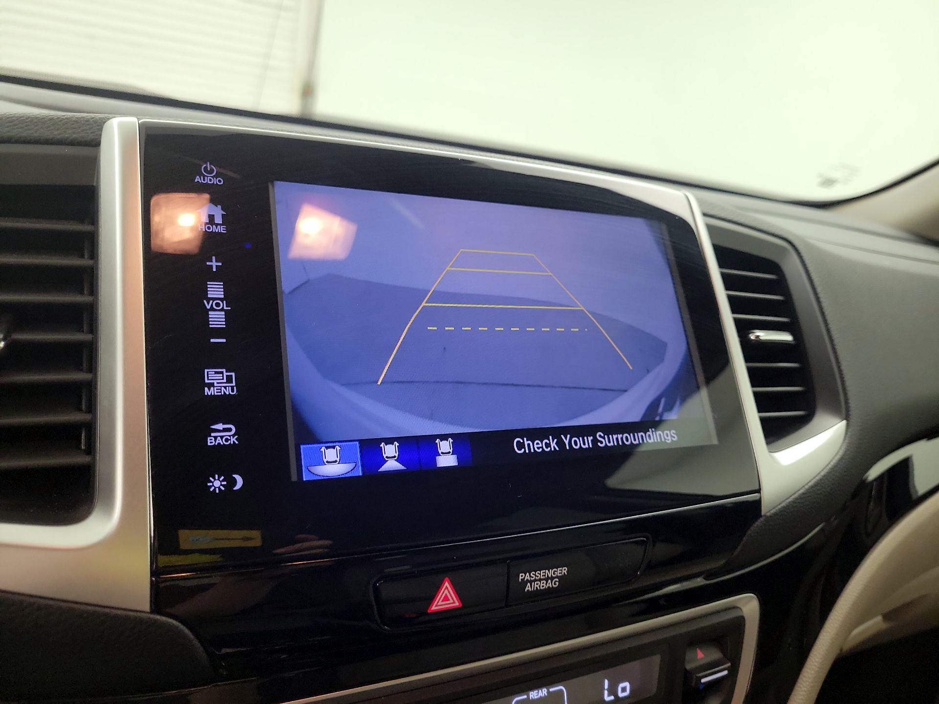 Thumbnail: 2017 Honda Pilot - 15