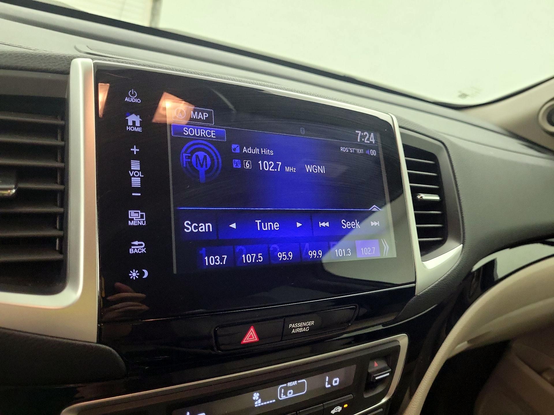Thumbnail: 2017 Honda Pilot - 16