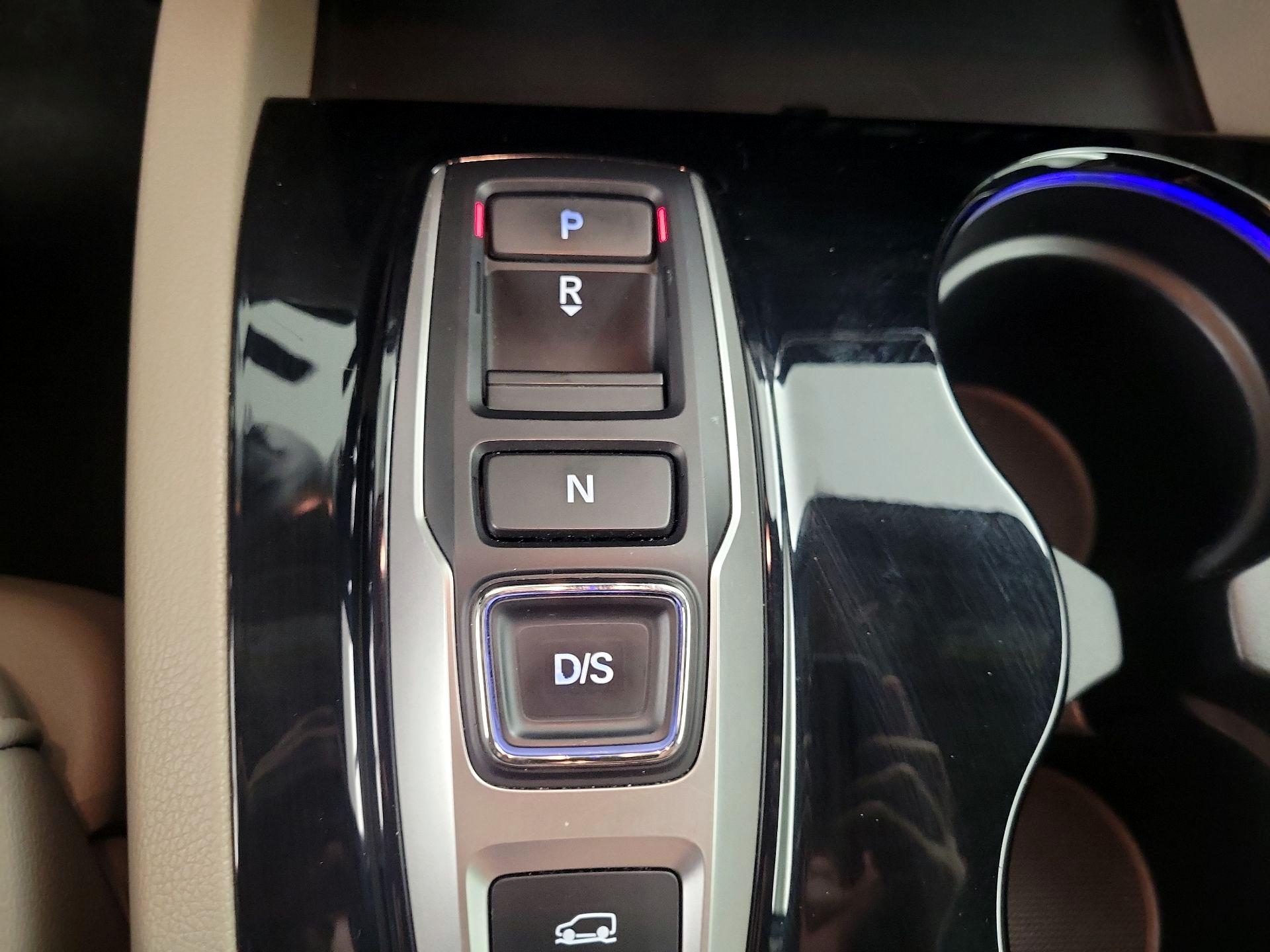 Thumbnail: 2017 Honda Pilot - 18