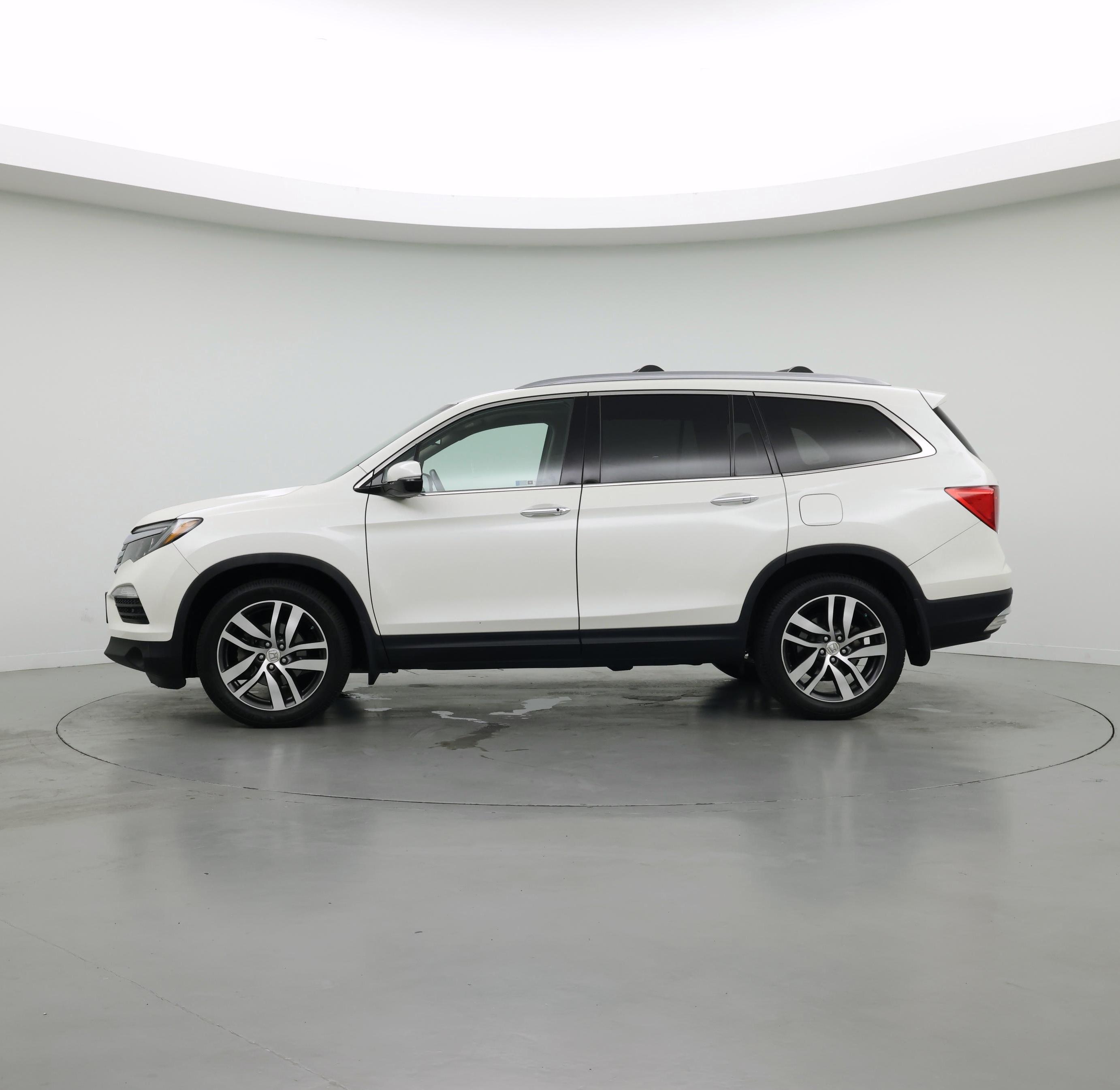 Thumbnail: 2017 Honda Pilot - 3